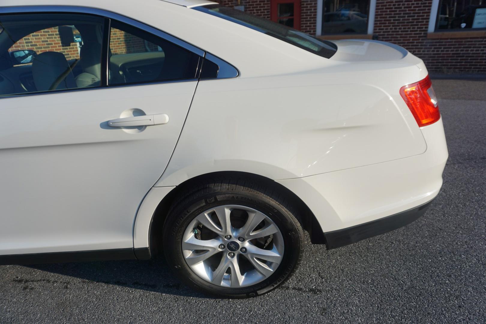 2011 FORD TAURUS SEL (1FAHP2EWXBG) with an 3.5L V6 engine, AUTOMATIC transmission, located at 312 Centre Ave, Schuylkill Haven, PA, 17972, (570) 593-5278, 40.638130, -76.177383- Photo#7
