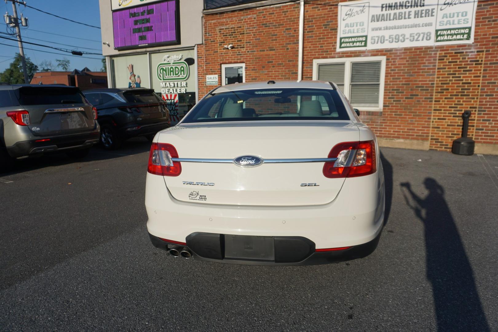 2011 FORD TAURUS SEL (1FAHP2EWXBG) with an 3.5L V6 engine, AUTOMATIC transmission, located at 312 Centre Ave, Schuylkill Haven, PA, 17972, (570) 593-5278, 40.638130, -76.177383- Photo#9