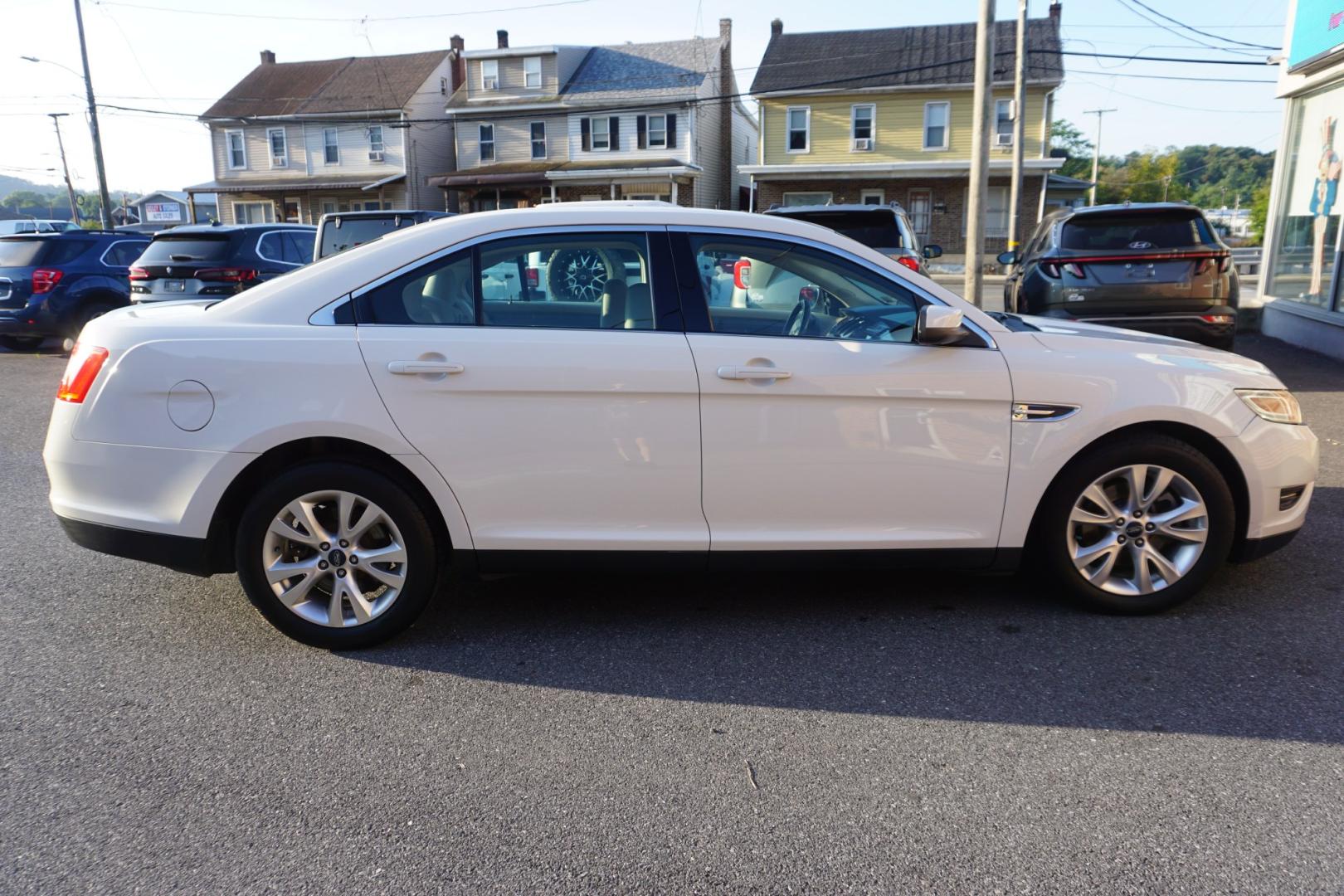 2011 FORD TAURUS SEL (1FAHP2EWXBG) with an 3.5L V6 engine, AUTOMATIC transmission, located at 312 Centre Ave, Schuylkill Haven, PA, 17972, (570) 593-5278, 40.638130, -76.177383- Photo#10