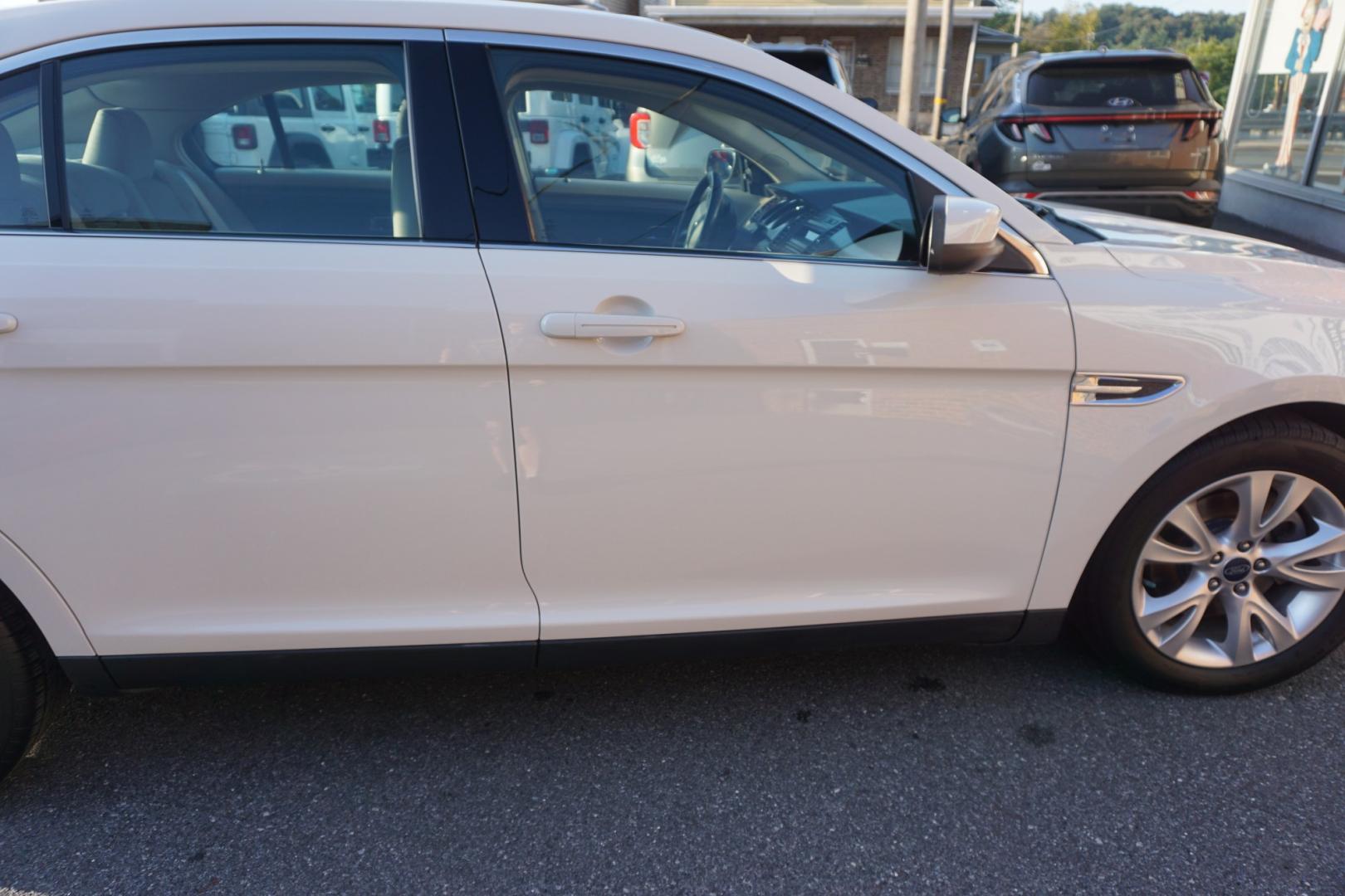 2011 FORD TAURUS SEL (1FAHP2EWXBG) with an 3.5L V6 engine, AUTOMATIC transmission, located at 312 Centre Ave, Schuylkill Haven, PA, 17972, (570) 593-5278, 40.638130, -76.177383- Photo#14