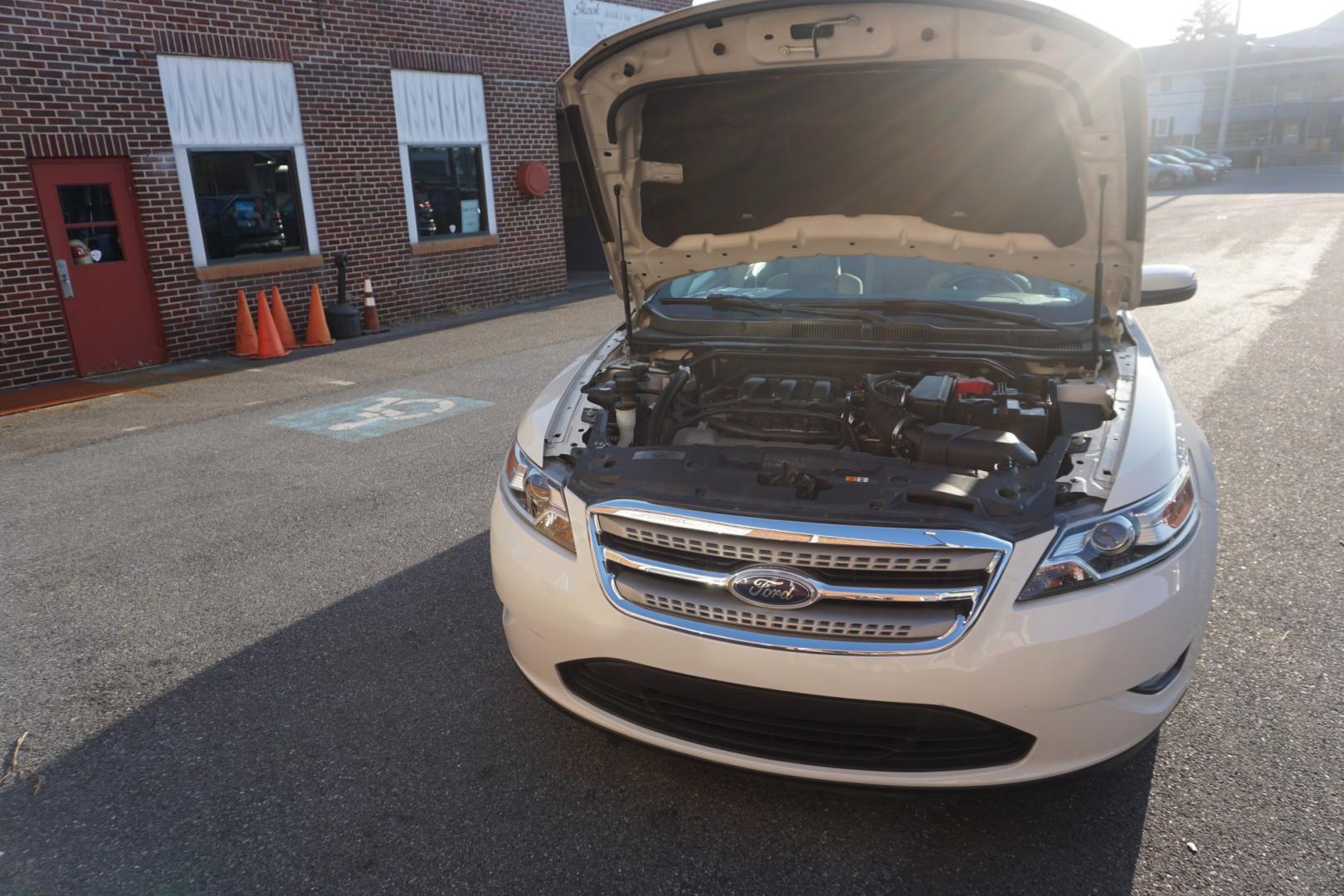 2011 FORD TAURUS SEL (1FAHP2EWXBG) with an 3.5L V6 engine, AUTOMATIC transmission, located at 312 Centre Ave, Schuylkill Haven, PA, 17972, (570) 593-5278, 40.638130, -76.177383- Photo#17