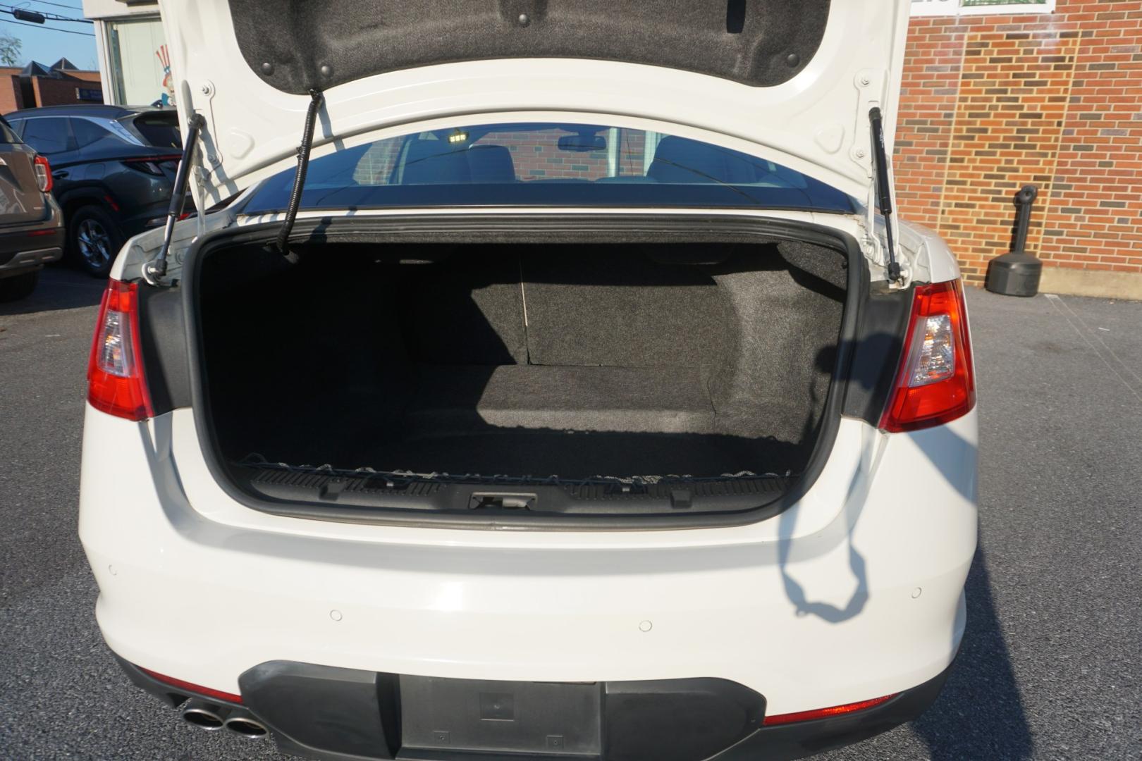 2011 FORD TAURUS SEL (1FAHP2EWXBG) with an 3.5L V6 engine, AUTOMATIC transmission, located at 312 Centre Ave, Schuylkill Haven, PA, 17972, (570) 593-5278, 40.638130, -76.177383- Photo#31