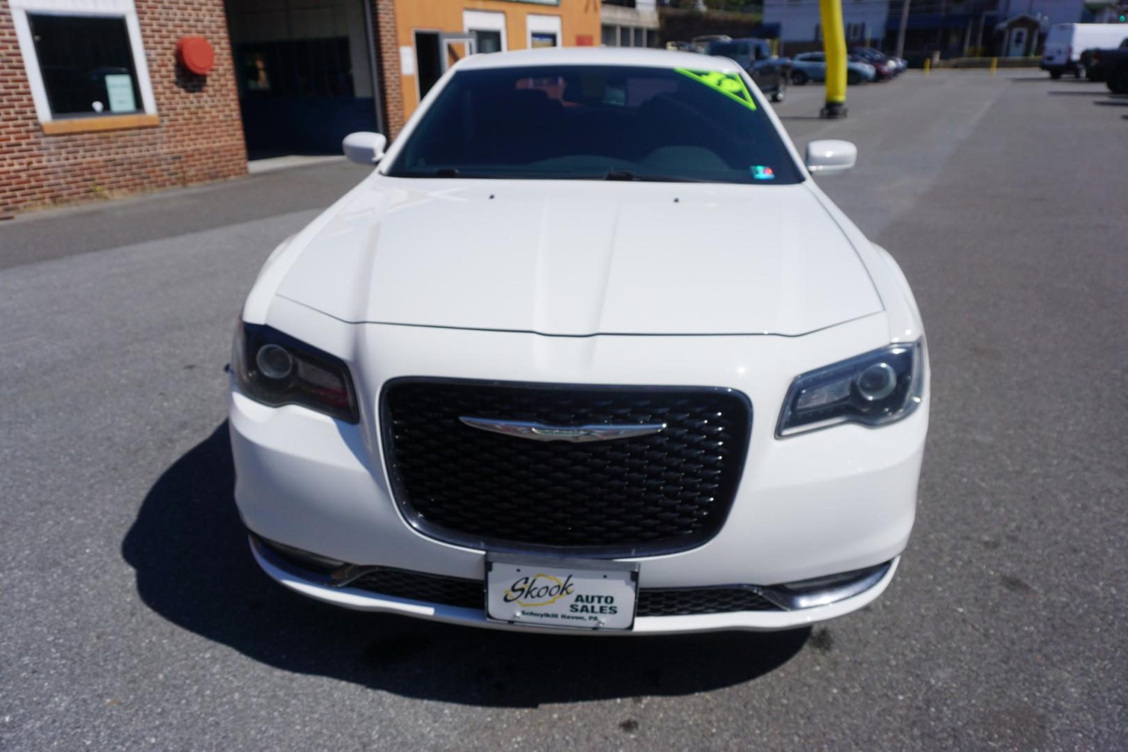 2019 WHITE CHRYSLER 300 300S (2C3CCABG3KH) with an 3.6L V6 engine, AUTOMATIC transmission, located at 312 Centre Ave, Schuylkill Haven, PA, 17972, (570) 593-5278, 40.638130, -76.177383- Photo#1