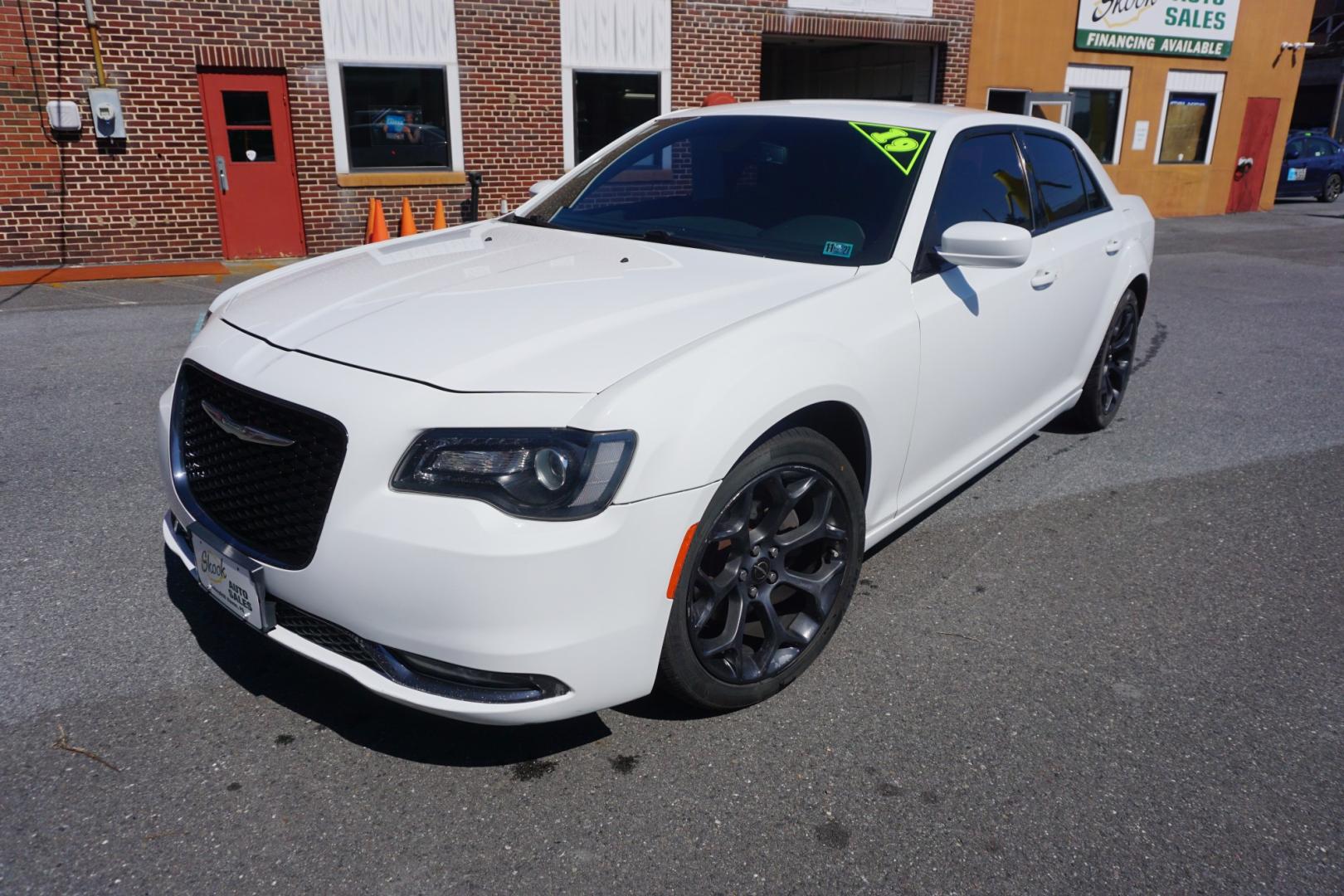 2019 WHITE CHRYSLER 300 300S (2C3CCABG3KH) with an 3.6L V6 engine, AUTOMATIC transmission, located at 312 Centre Ave, Schuylkill Haven, PA, 17972, (570) 593-5278, 40.638130, -76.177383- Photo#2