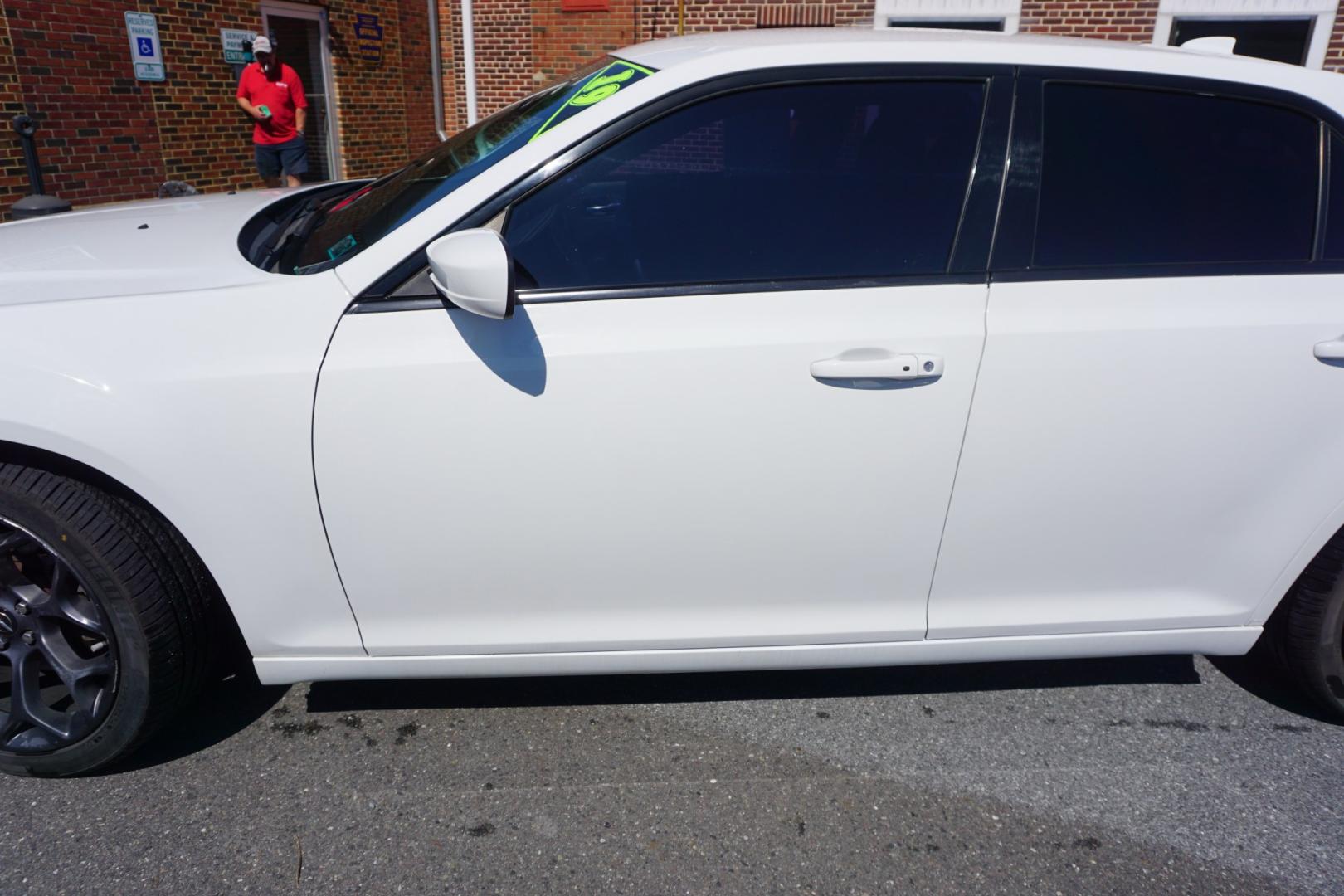 2019 WHITE CHRYSLER 300 300S (2C3CCABG3KH) with an 3.6L V6 engine, AUTOMATIC transmission, located at 312 Centre Ave, Schuylkill Haven, PA, 17972, (570) 593-5278, 40.638130, -76.177383- Photo#4