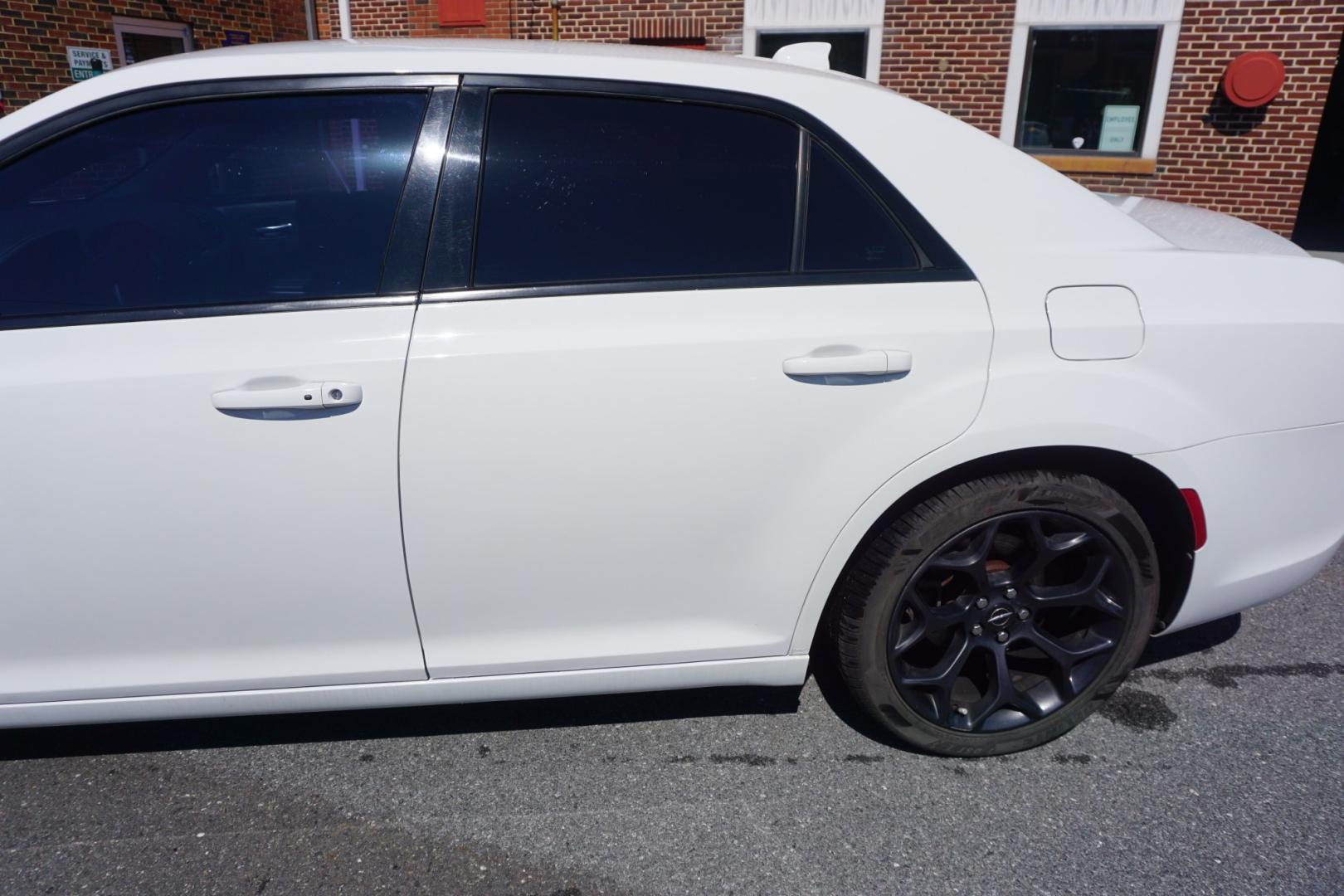 2019 WHITE CHRYSLER 300 300S (2C3CCABG3KH) with an 3.6L V6 engine, AUTOMATIC transmission, located at 312 Centre Ave, Schuylkill Haven, PA, 17972, (570) 593-5278, 40.638130, -76.177383- Photo#5