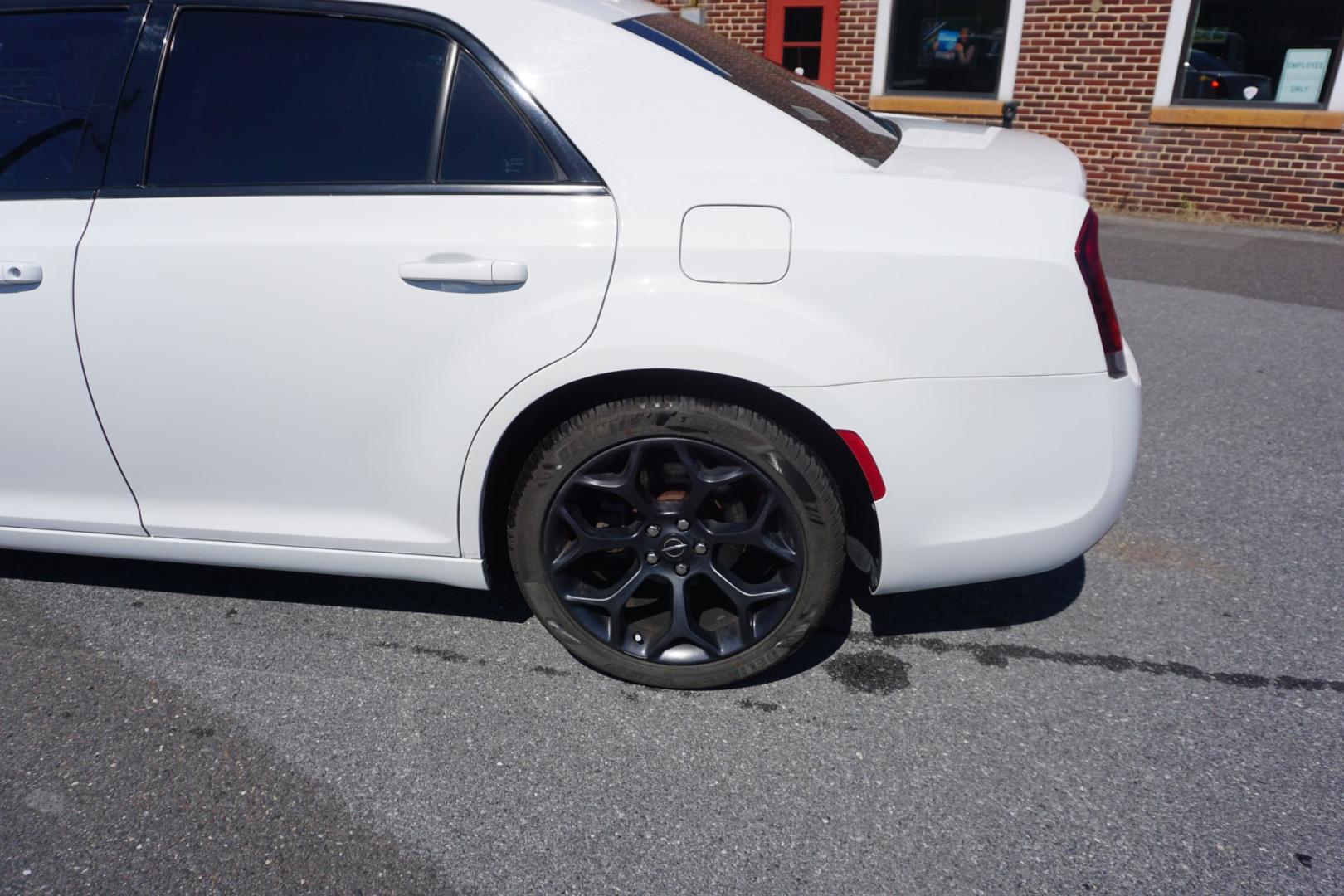 2019 WHITE CHRYSLER 300 300S (2C3CCABG3KH) with an 3.6L V6 engine, AUTOMATIC transmission, located at 312 Centre Ave, Schuylkill Haven, PA, 17972, (570) 593-5278, 40.638130, -76.177383- Photo#6