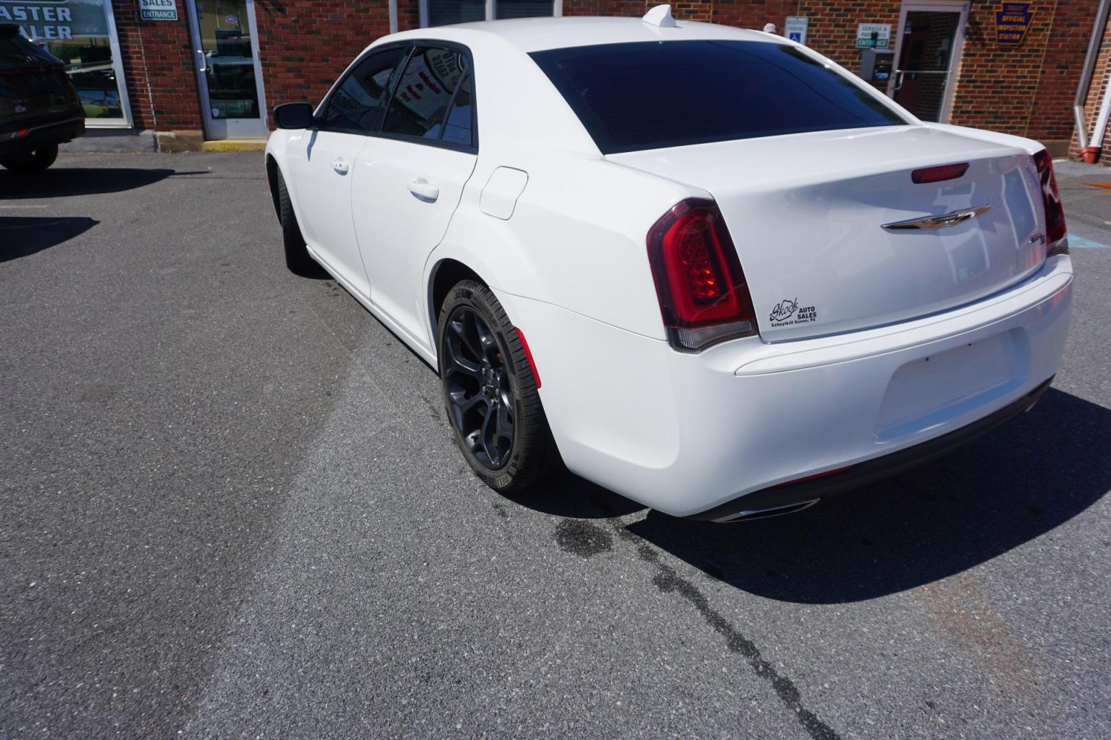 2019 WHITE CHRYSLER 300 300S (2C3CCABG3KH) with an 3.6L V6 engine, AUTOMATIC transmission, located at 312 Centre Ave, Schuylkill Haven, PA, 17972, (570) 593-5278, 40.638130, -76.177383- Photo#7