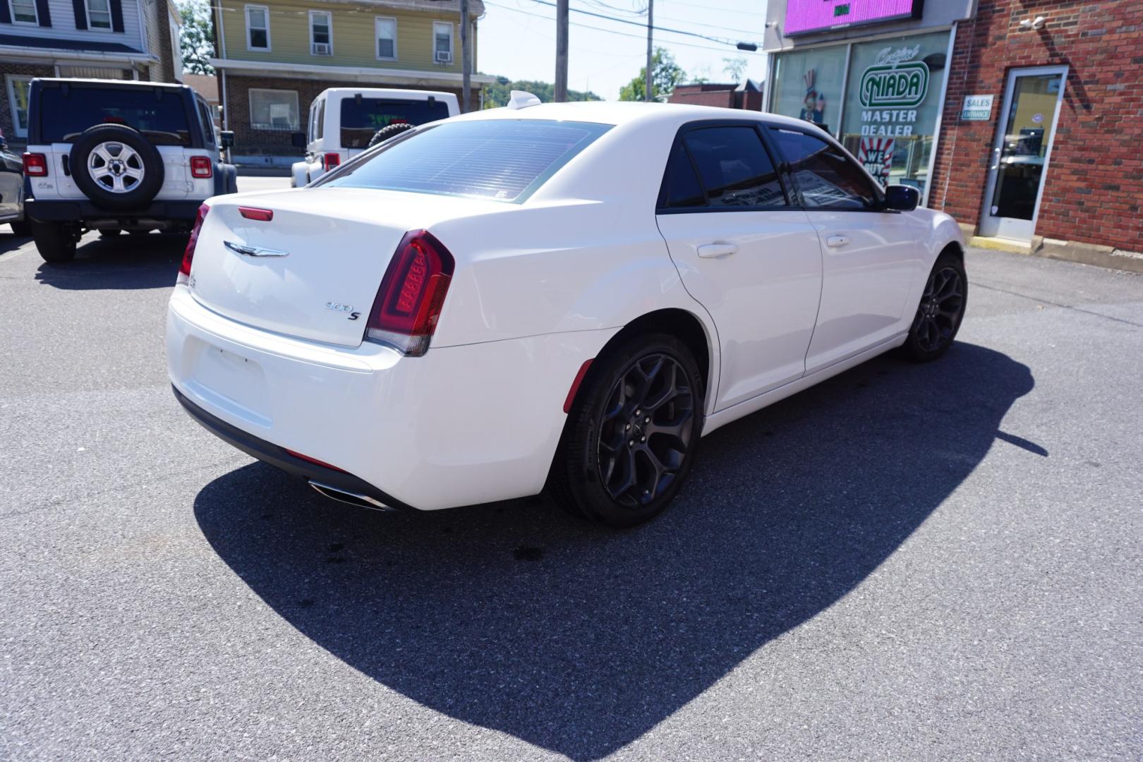 2019 WHITE CHRYSLER 300 300S (2C3CCABG3KH) with an 3.6L V6 engine, AUTOMATIC transmission, located at 312 Centre Ave, Schuylkill Haven, PA, 17972, (570) 593-5278, 40.638130, -76.177383- Photo#10
