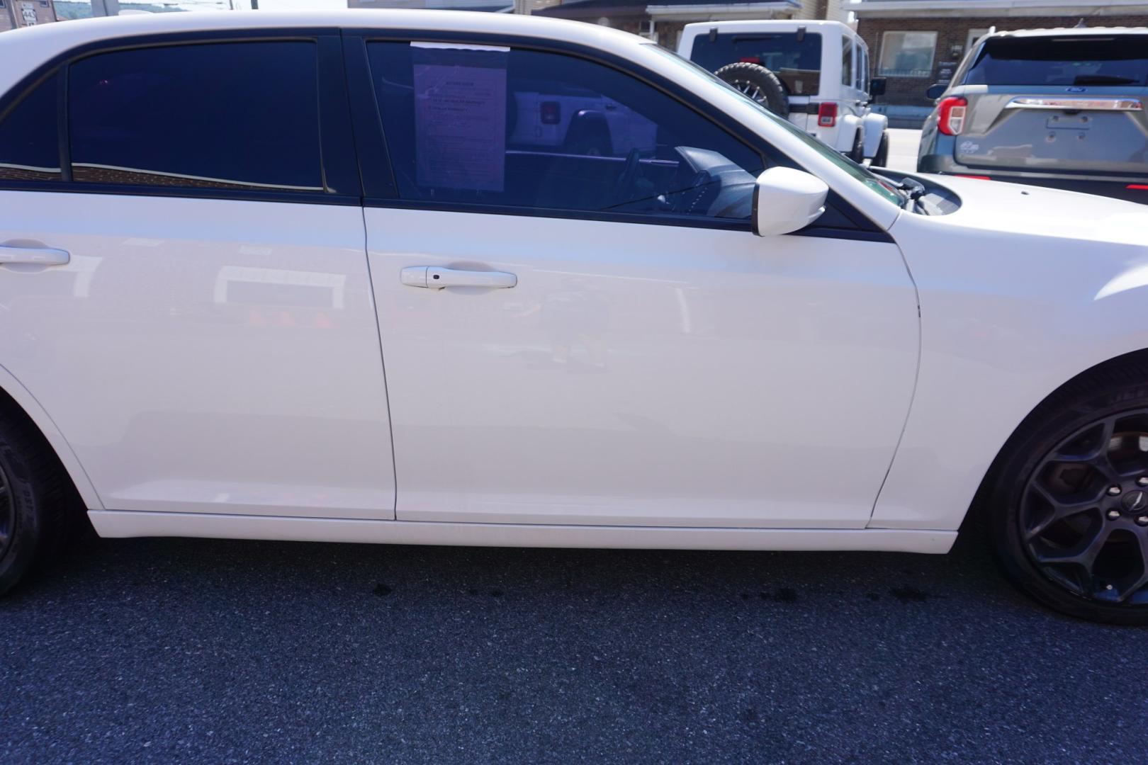 2019 WHITE CHRYSLER 300 300S (2C3CCABG3KH) with an 3.6L V6 engine, AUTOMATIC transmission, located at 312 Centre Ave, Schuylkill Haven, PA, 17972, (570) 593-5278, 40.638130, -76.177383- Photo#13