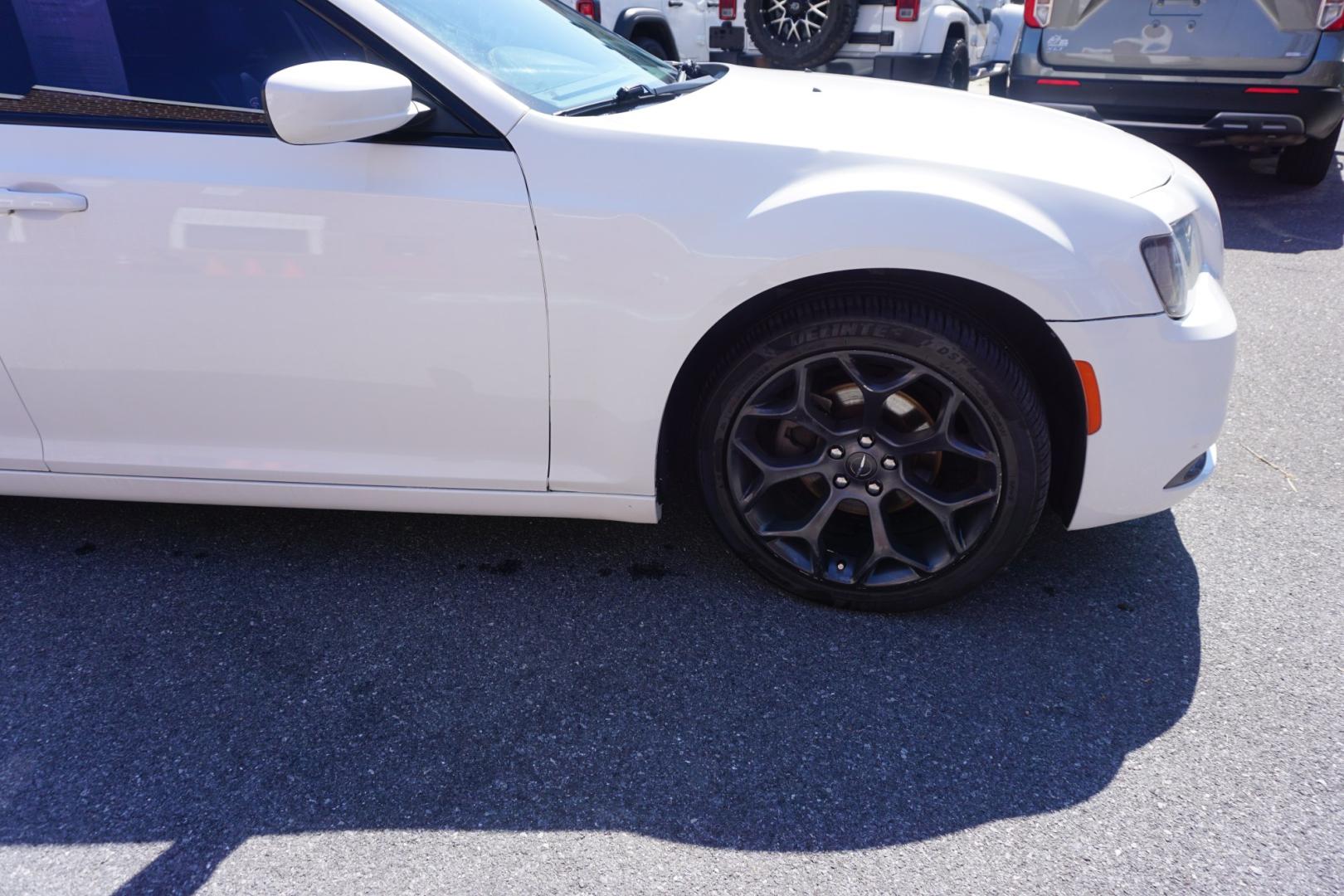 2019 WHITE CHRYSLER 300 300S (2C3CCABG3KH) with an 3.6L V6 engine, AUTOMATIC transmission, located at 312 Centre Ave, Schuylkill Haven, PA, 17972, (570) 593-5278, 40.638130, -76.177383- Photo#14