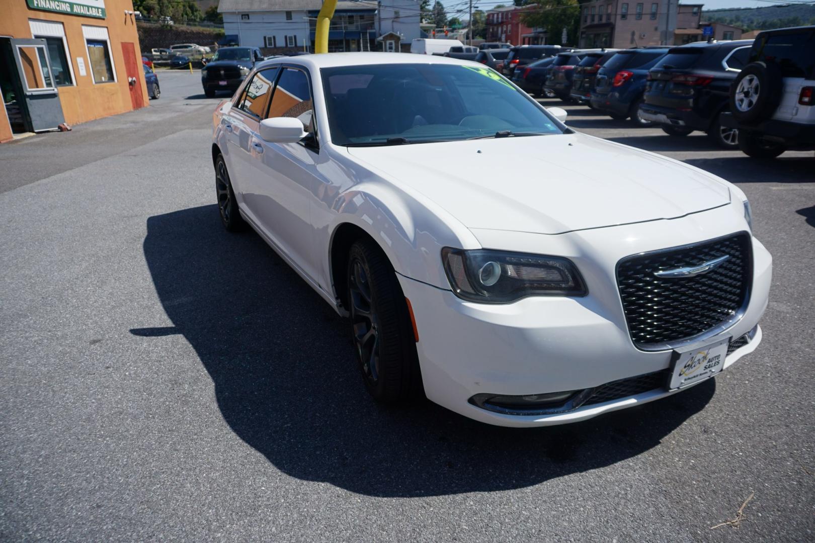 2019 WHITE CHRYSLER 300 300S (2C3CCABG3KH) with an 3.6L V6 engine, AUTOMATIC transmission, located at 312 Centre Ave, Schuylkill Haven, PA, 17972, (570) 593-5278, 40.638130, -76.177383- Photo#15