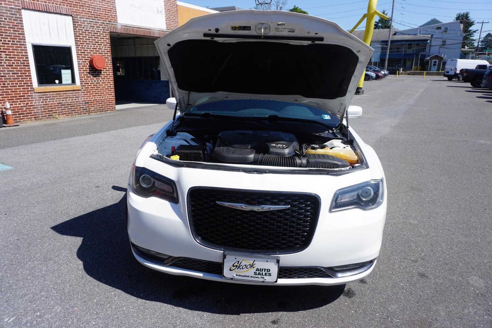 2019 WHITE CHRYSLER 300 300S (2C3CCABG3KH) with an 3.6L V6 engine, AUTOMATIC transmission, located at 312 Centre Ave, Schuylkill Haven, PA, 17972, (570) 593-5278, 40.638130, -76.177383- Photo#16
