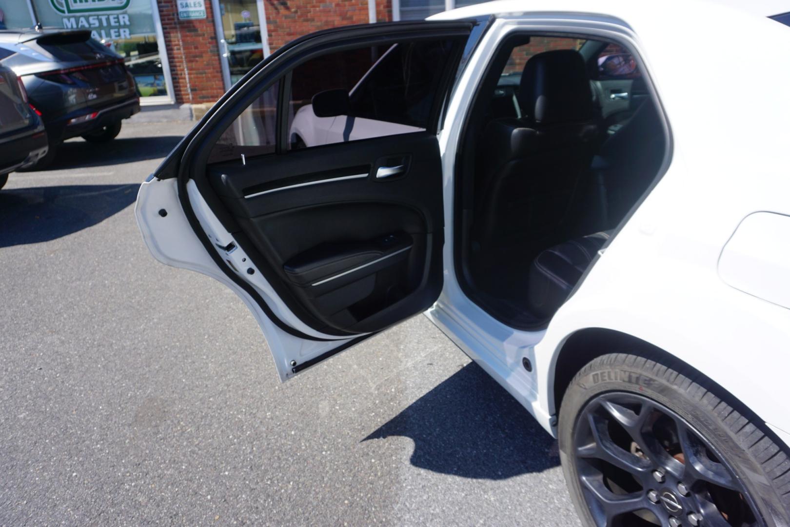 2019 WHITE CHRYSLER 300 300S (2C3CCABG3KH) with an 3.6L V6 engine, AUTOMATIC transmission, located at 312 Centre Ave, Schuylkill Haven, PA, 17972, (570) 593-5278, 40.638130, -76.177383- Photo#29