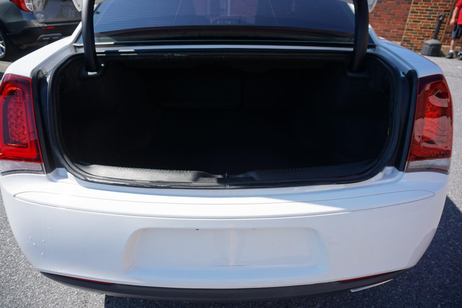 2019 WHITE CHRYSLER 300 300S (2C3CCABG3KH) with an 3.6L V6 engine, AUTOMATIC transmission, located at 312 Centre Ave, Schuylkill Haven, PA, 17972, (570) 593-5278, 40.638130, -76.177383- Photo#31