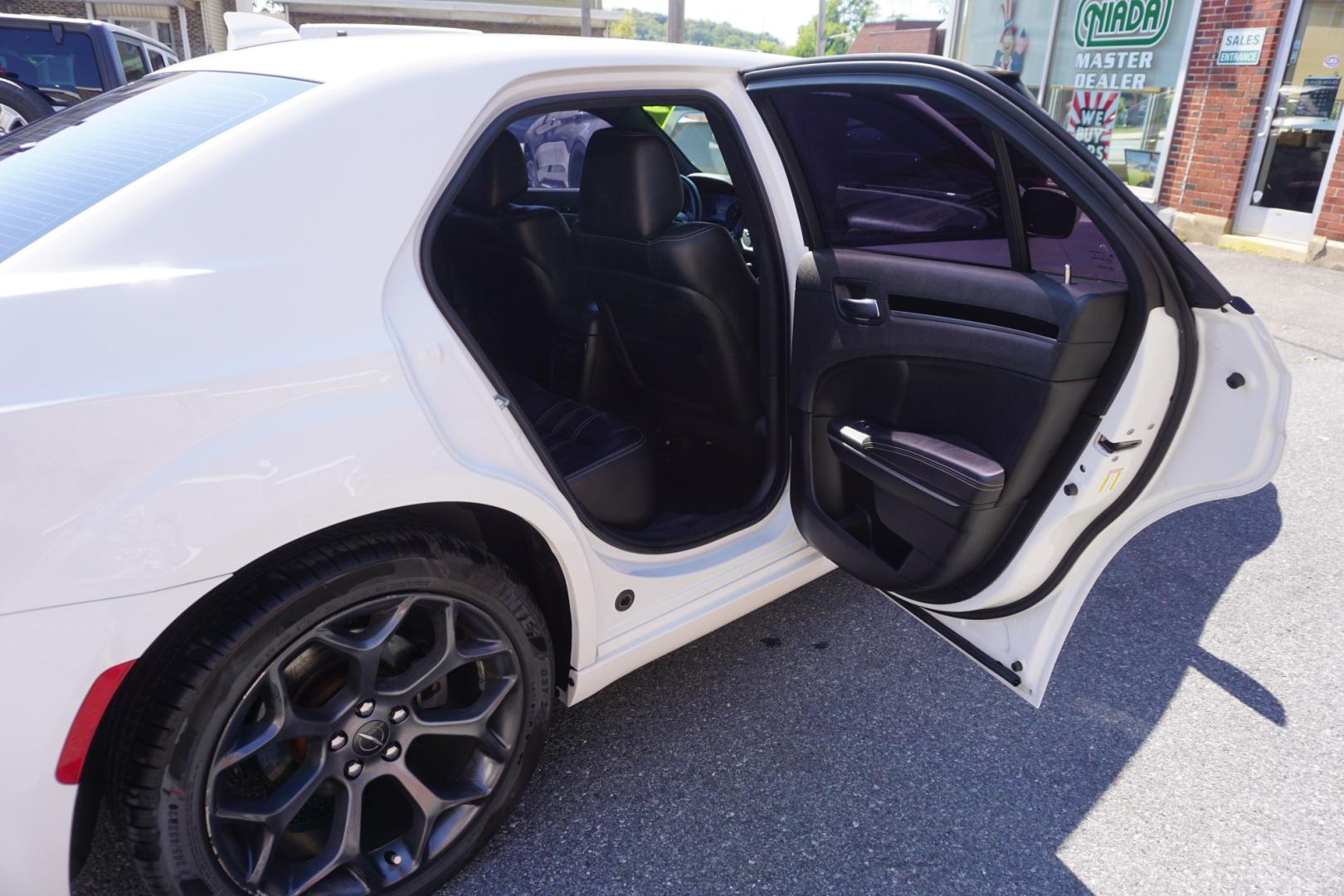 2019 WHITE CHRYSLER 300 300S (2C3CCABG3KH) with an 3.6L V6 engine, AUTOMATIC transmission, located at 312 Centre Ave, Schuylkill Haven, PA, 17972, (570) 593-5278, 40.638130, -76.177383- Photo#36