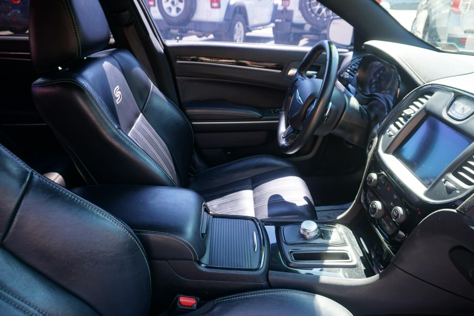 2019 WHITE CHRYSLER 300 300S (2C3CCABG3KH) with an 3.6L V6 engine, AUTOMATIC transmission, located at 312 Centre Ave, Schuylkill Haven, PA, 17972, (570) 593-5278, 40.638130, -76.177383- Photo#38