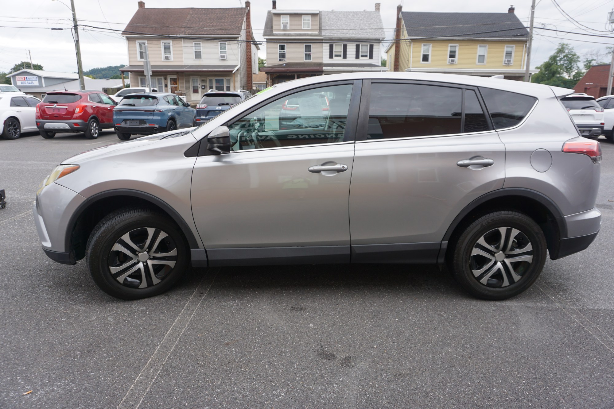 photo of 2018 TOYOTA RAV4 LE