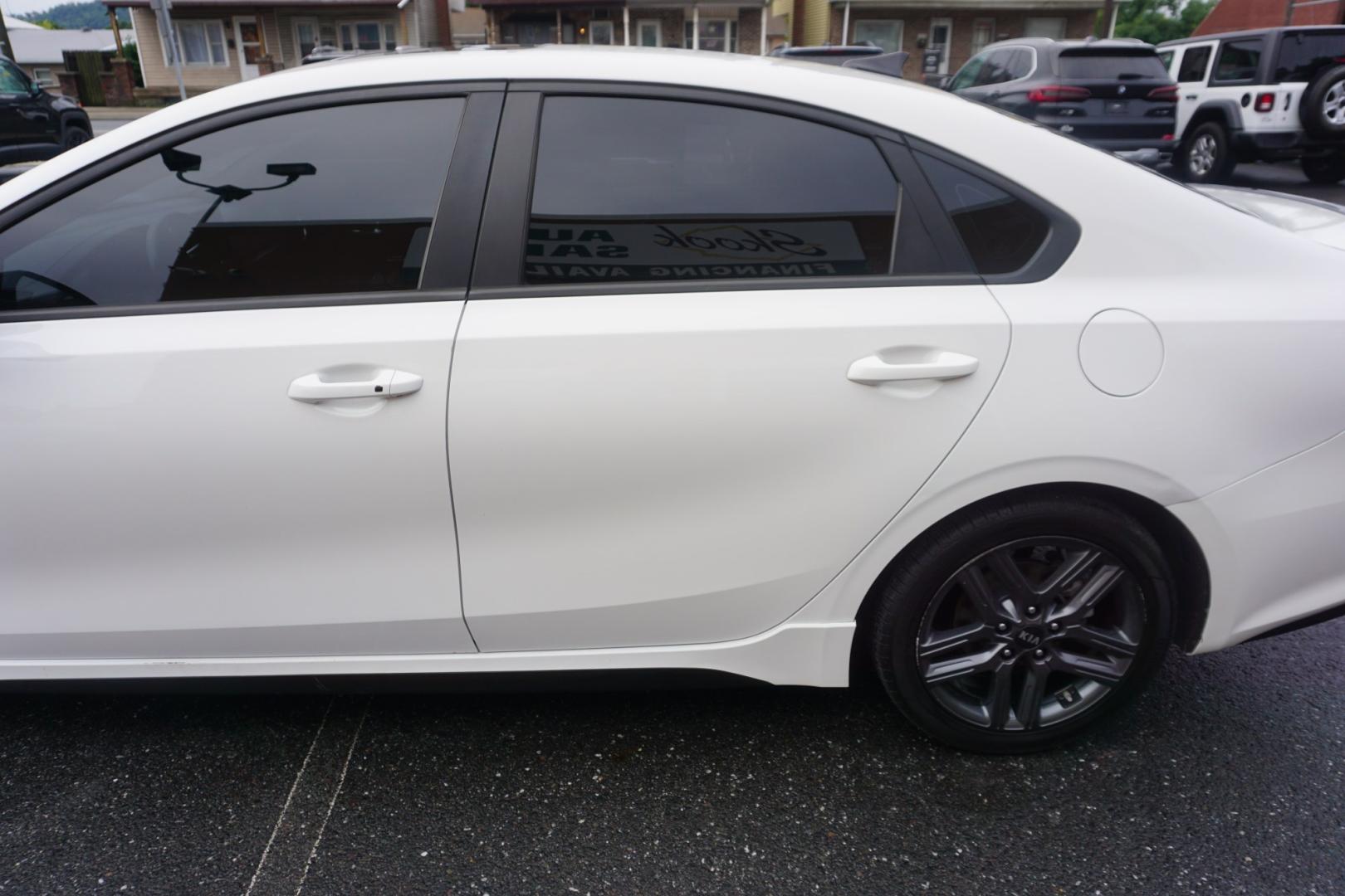 2021 WHITE /GRAY KIA FORTE GT-LINE (3KPF34AD4ME) with an 2L I4 engine, AUTOMATIC transmission, located at 312 Centre Ave, Schuylkill Haven, PA, 17972, (570) 593-5278, 40.638130, -76.177383- Photo#6