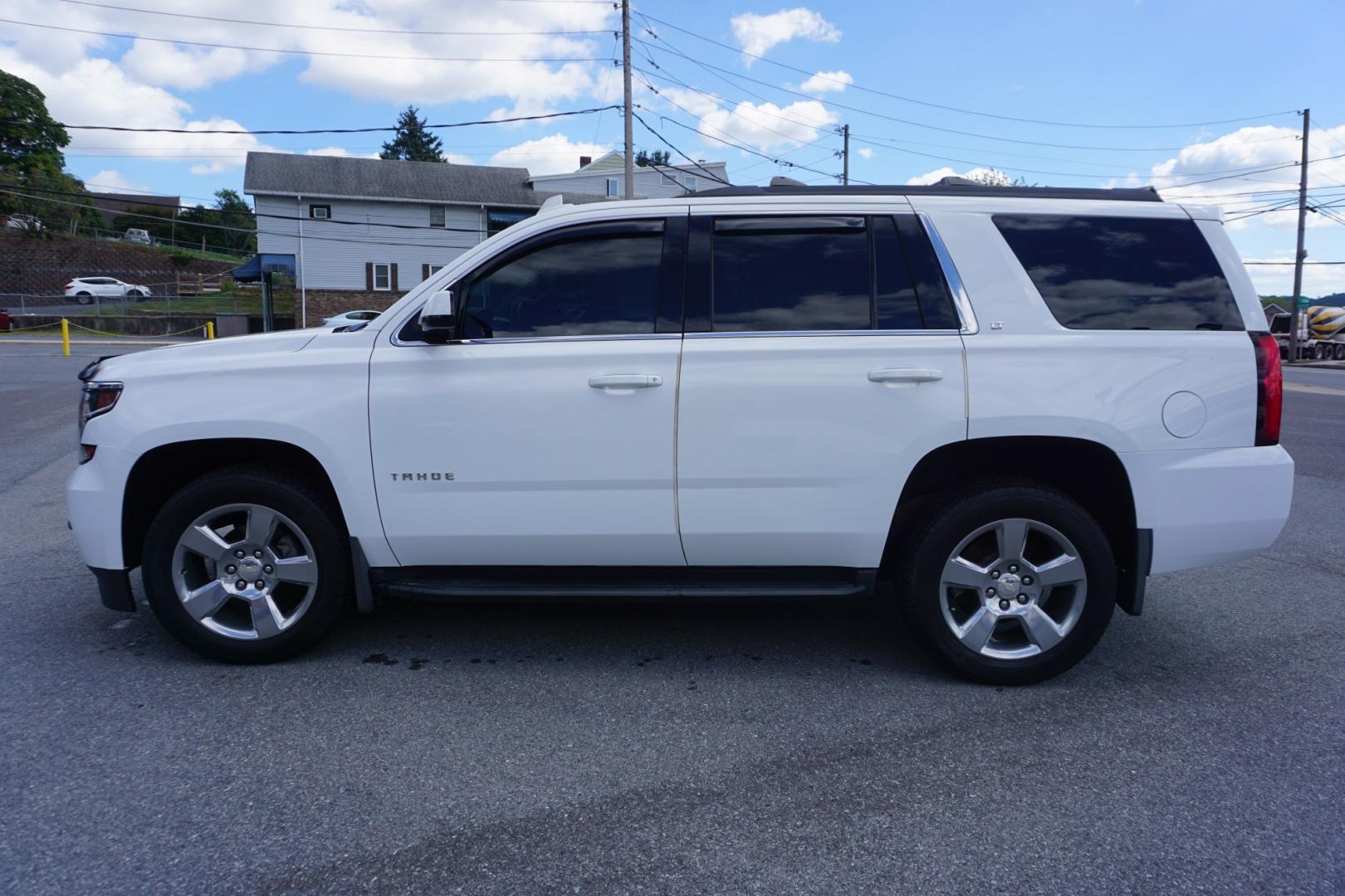2019 WHITE /BLACK CHEVROLET TAHOE LT (1GNSKBKCXKR) with an 5.3L V8 engine, AUTOMATIC transmission, located at 312 Centre Ave, Schuylkill Haven, PA, 17972, (570) 593-5278, 40.638130, -76.177383- Photo#0