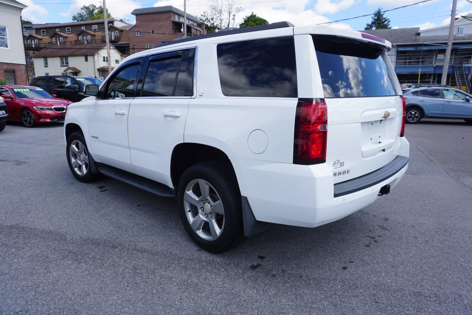 2019 WHITE /BLACK CHEVROLET TAHOE LT (1GNSKBKCXKR) with an 5.3L V8 engine, AUTOMATIC transmission, located at 312 Centre Ave, Schuylkill Haven, PA, 17972, (570) 593-5278, 40.638130, -76.177383- Photo#7