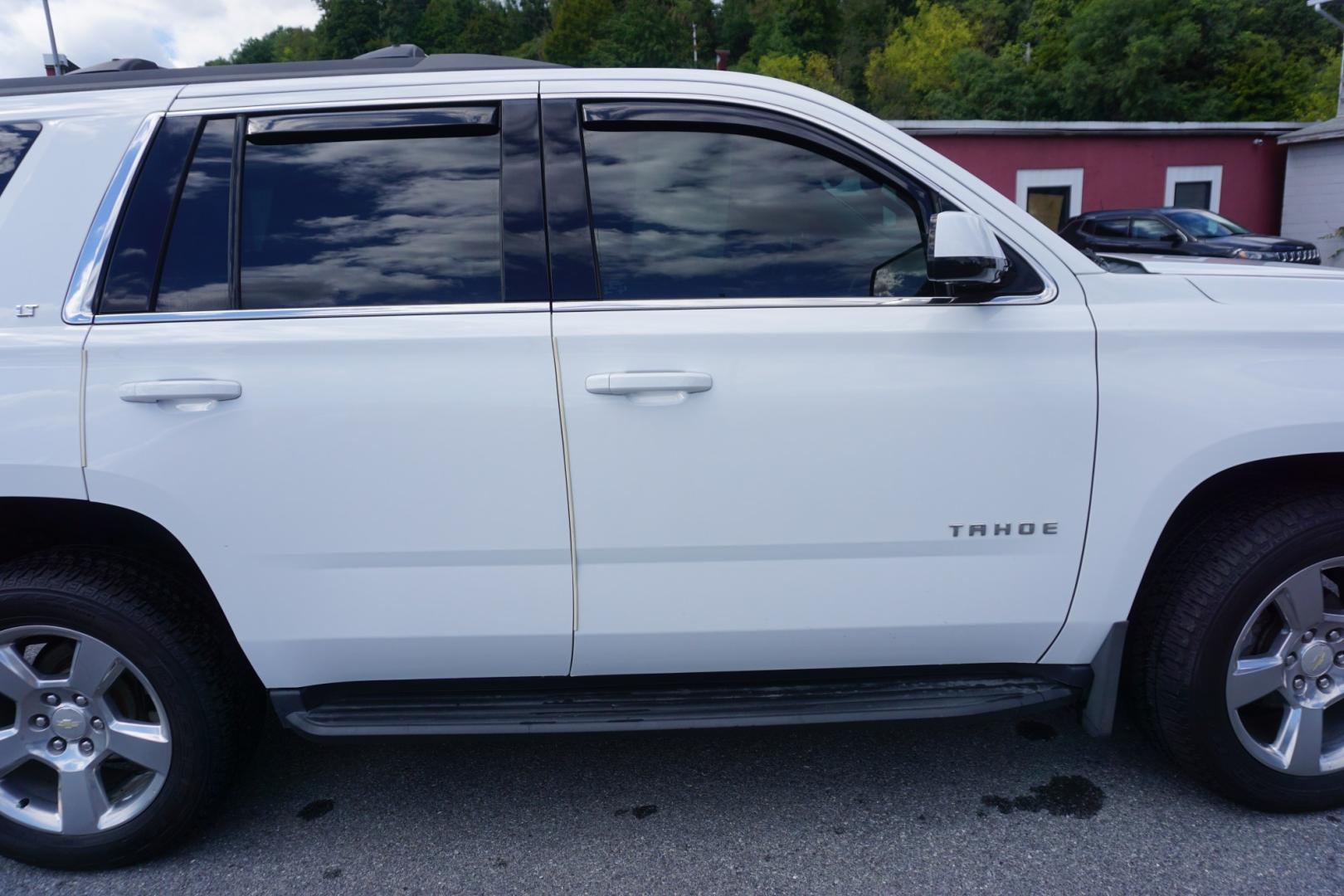 2019 WHITE /BLACK CHEVROLET TAHOE LT (1GNSKBKCXKR) with an 5.3L V8 engine, AUTOMATIC transmission, located at 312 Centre Ave, Schuylkill Haven, PA, 17972, (570) 593-5278, 40.638130, -76.177383- Photo#13