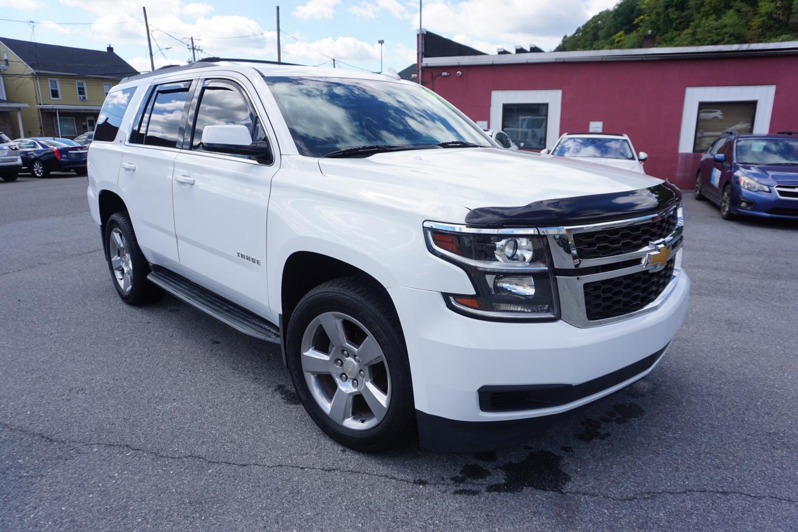 2019 WHITE /BLACK CHEVROLET TAHOE LT (1GNSKBKCXKR) with an 5.3L V8 engine, AUTOMATIC transmission, located at 312 Centre Ave, Schuylkill Haven, PA, 17972, (570) 593-5278, 40.638130, -76.177383- Photo#15