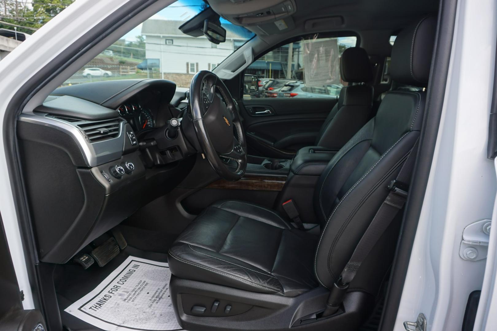 2019 WHITE /BLACK CHEVROLET TAHOE LT (1GNSKBKCXKR) with an 5.3L V8 engine, AUTOMATIC transmission, located at 312 Centre Ave, Schuylkill Haven, PA, 17972, (570) 593-5278, 40.638130, -76.177383- Photo#21