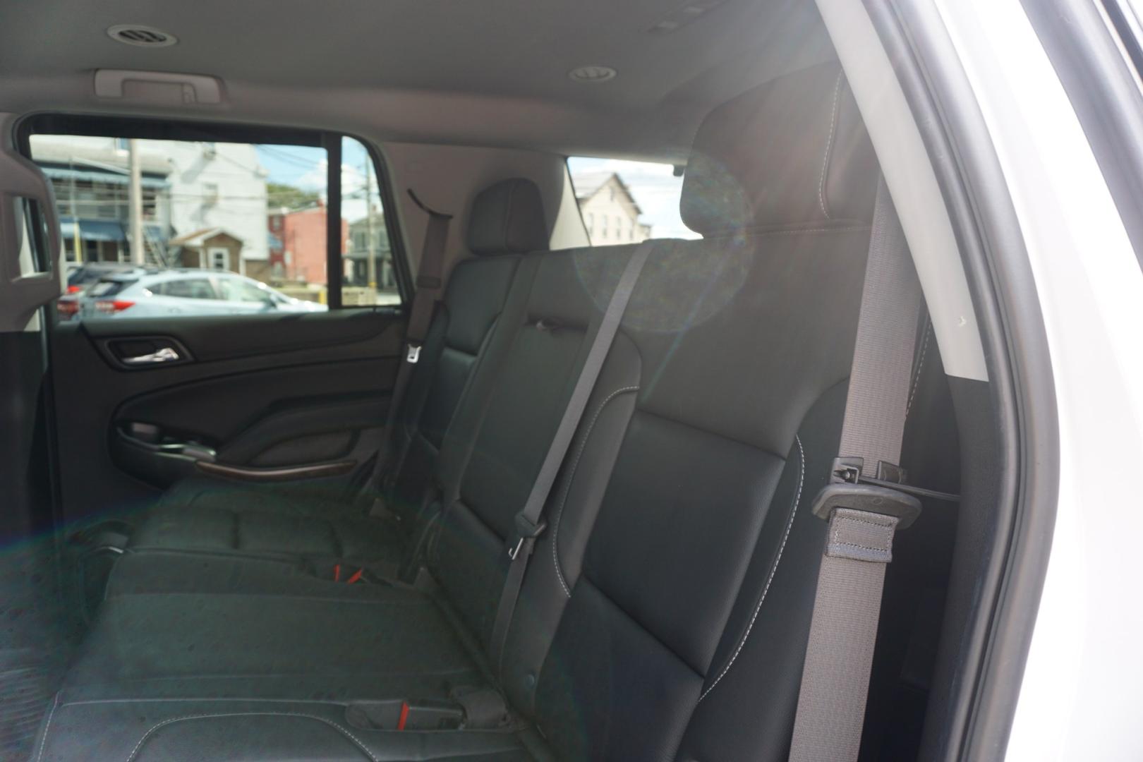 2019 WHITE /BLACK CHEVROLET TAHOE LT (1GNSKBKCXKR) with an 5.3L V8 engine, AUTOMATIC transmission, located at 312 Centre Ave, Schuylkill Haven, PA, 17972, (570) 593-5278, 40.638130, -76.177383- Photo#28