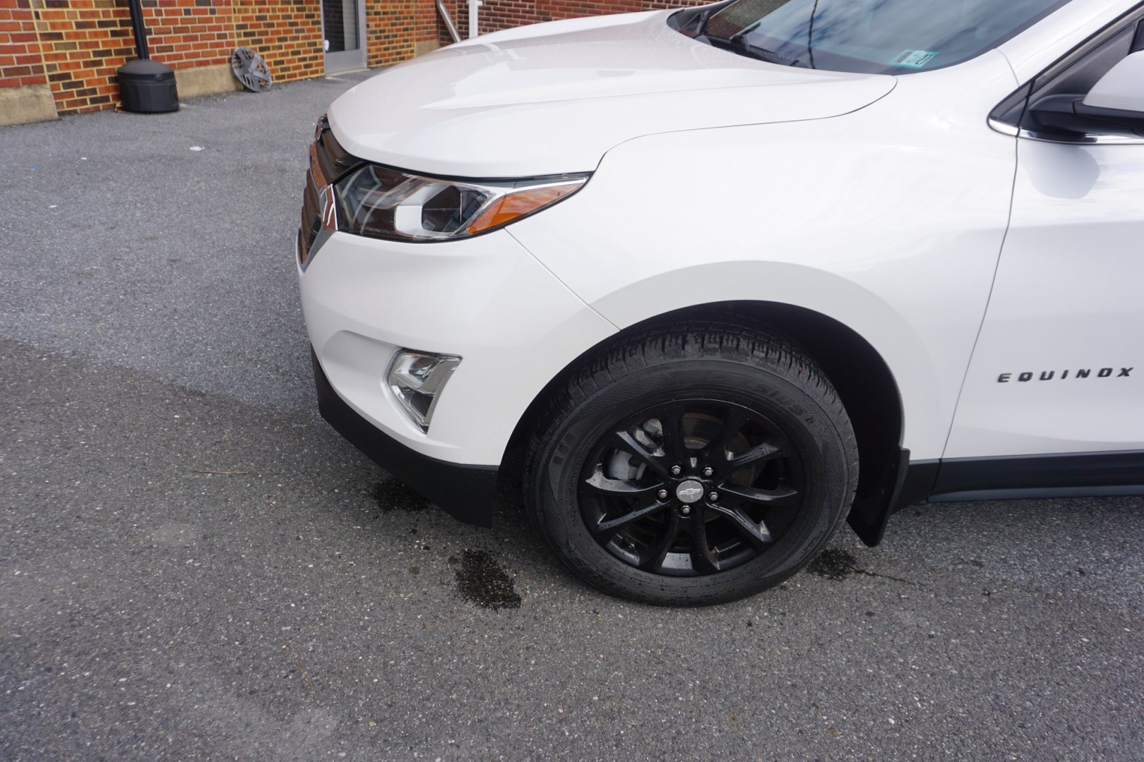 2020 WHITE /BLACK CHEVROLET EQUINOX LT (2GNAXUEV4L6) with an 1.5L I4 engine, AUTOMATIC transmission, located at 312 Centre Ave, Schuylkill Haven, PA, 17972, (570) 593-5278, 40.638130, -76.177383- Photo#3