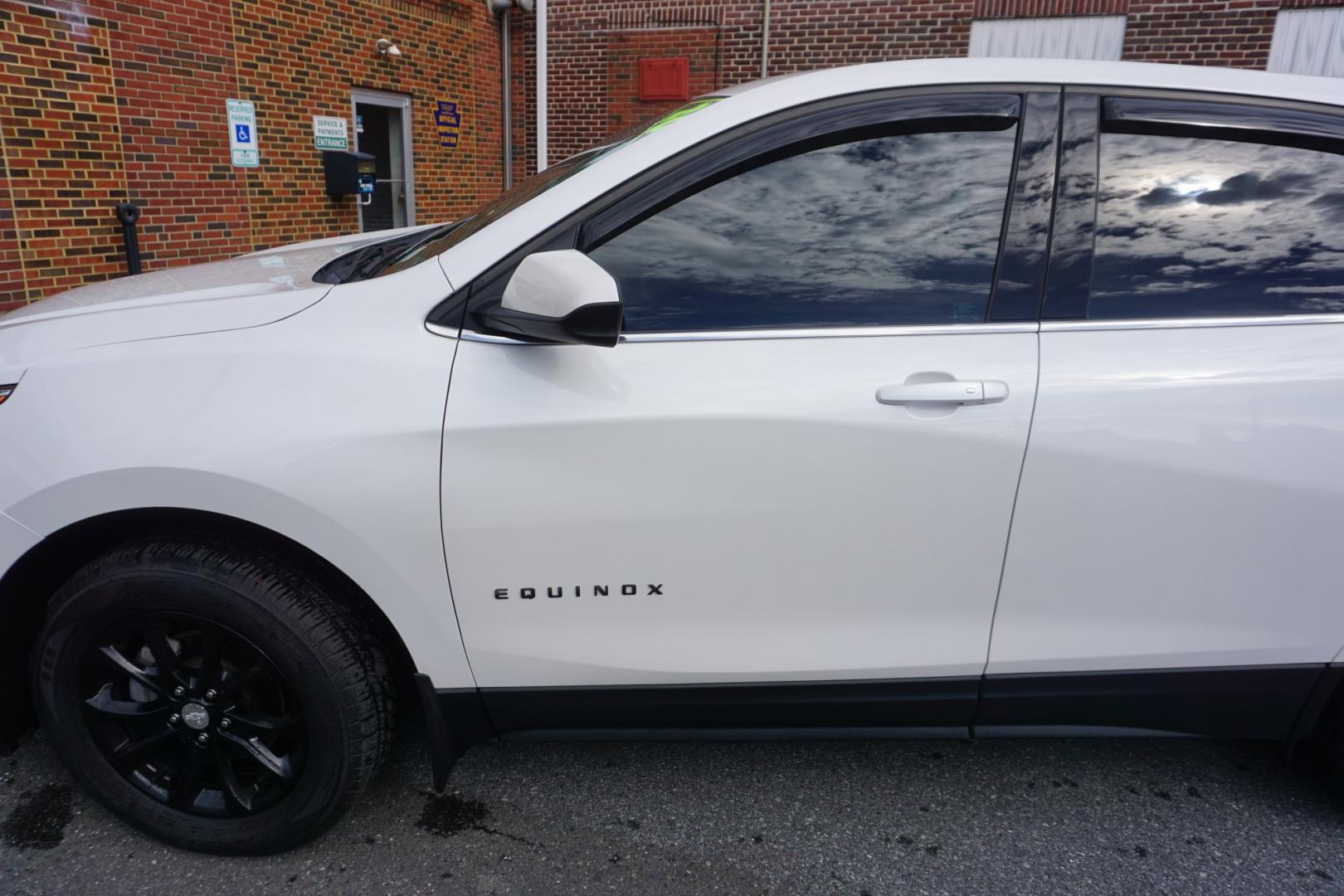 2020 WHITE /BLACK CHEVROLET EQUINOX LT (2GNAXUEV4L6) with an 1.5L I4 engine, AUTOMATIC transmission, located at 312 Centre Ave, Schuylkill Haven, PA, 17972, (570) 593-5278, 40.638130, -76.177383- Photo#4