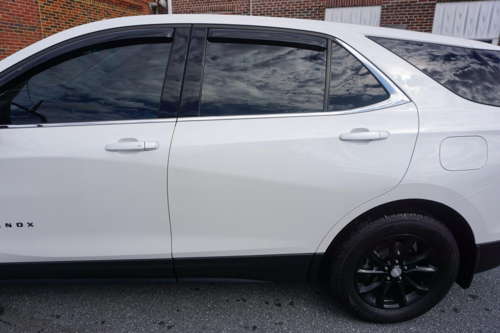 2020 WHITE /BLACK CHEVROLET EQUINOX LT (2GNAXUEV4L6) with an 1.5L I4 engine, AUTOMATIC transmission, located at 312 Centre Ave, Schuylkill Haven, PA, 17972, (570) 593-5278, 40.638130, -76.177383- Photo#5
