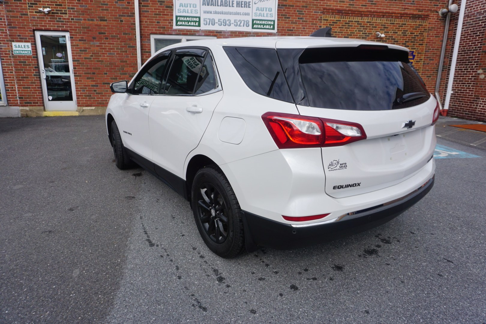 2020 WHITE /BLACK CHEVROLET EQUINOX LT (2GNAXUEV4L6) with an 1.5L I4 engine, AUTOMATIC transmission, located at 312 Centre Ave, Schuylkill Haven, PA, 17972, (570) 593-5278, 40.638130, -76.177383- Photo#7
