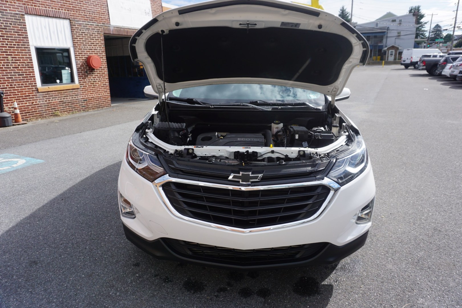 2020 WHITE /BLACK CHEVROLET EQUINOX LT (2GNAXUEV4L6) with an 1.5L I4 engine, AUTOMATIC transmission, located at 312 Centre Ave, Schuylkill Haven, PA, 17972, (570) 593-5278, 40.638130, -76.177383- Photo#16