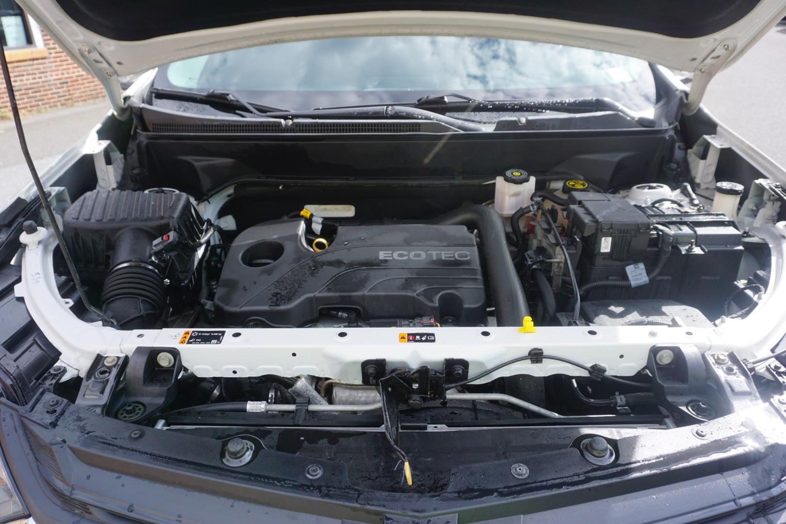 2020 WHITE /BLACK CHEVROLET EQUINOX LT (2GNAXUEV4L6) with an 1.5L I4 engine, AUTOMATIC transmission, located at 312 Centre Ave, Schuylkill Haven, PA, 17972, (570) 593-5278, 40.638130, -76.177383- Photo#17