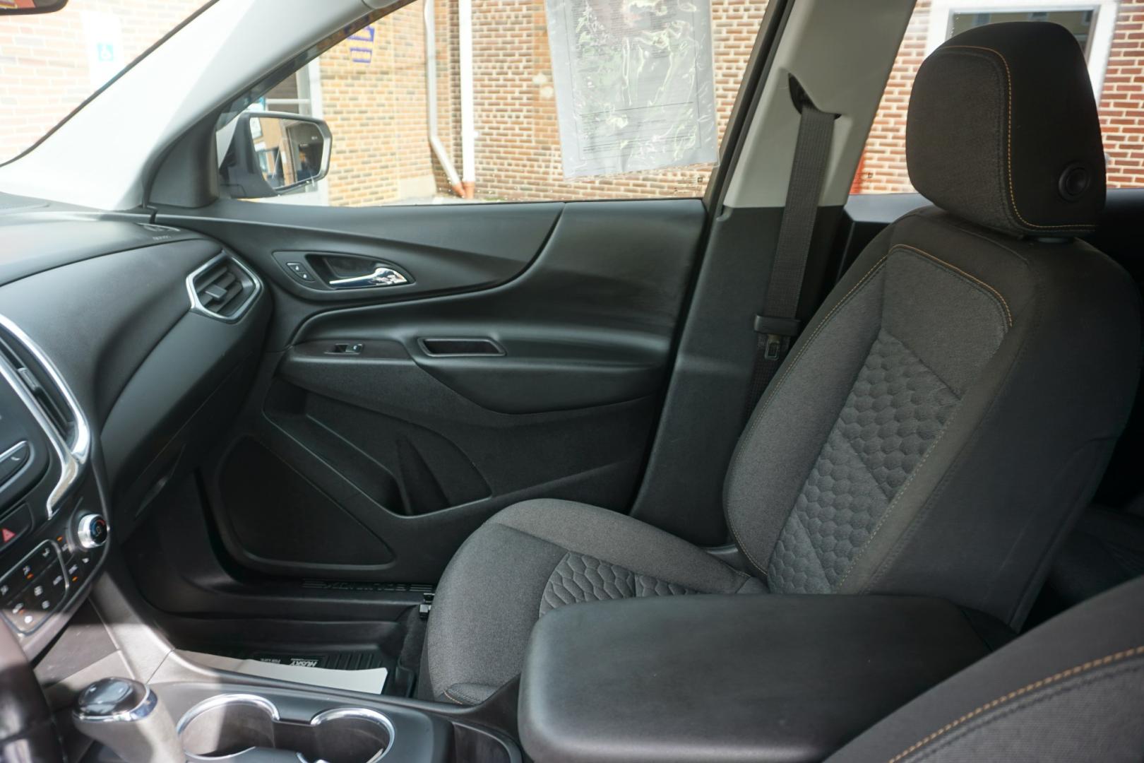 2020 WHITE /BLACK CHEVROLET EQUINOX LT (2GNAXUEV4L6) with an 1.5L I4 engine, AUTOMATIC transmission, located at 312 Centre Ave, Schuylkill Haven, PA, 17972, (570) 593-5278, 40.638130, -76.177383- Photo#19