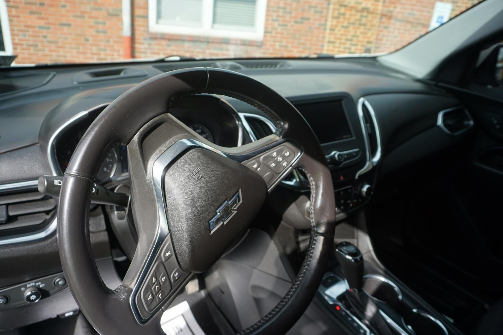 2020 WHITE /BLACK CHEVROLET EQUINOX LT (2GNAXUEV4L6) with an 1.5L I4 engine, AUTOMATIC transmission, located at 312 Centre Ave, Schuylkill Haven, PA, 17972, (570) 593-5278, 40.638130, -76.177383- Photo#20