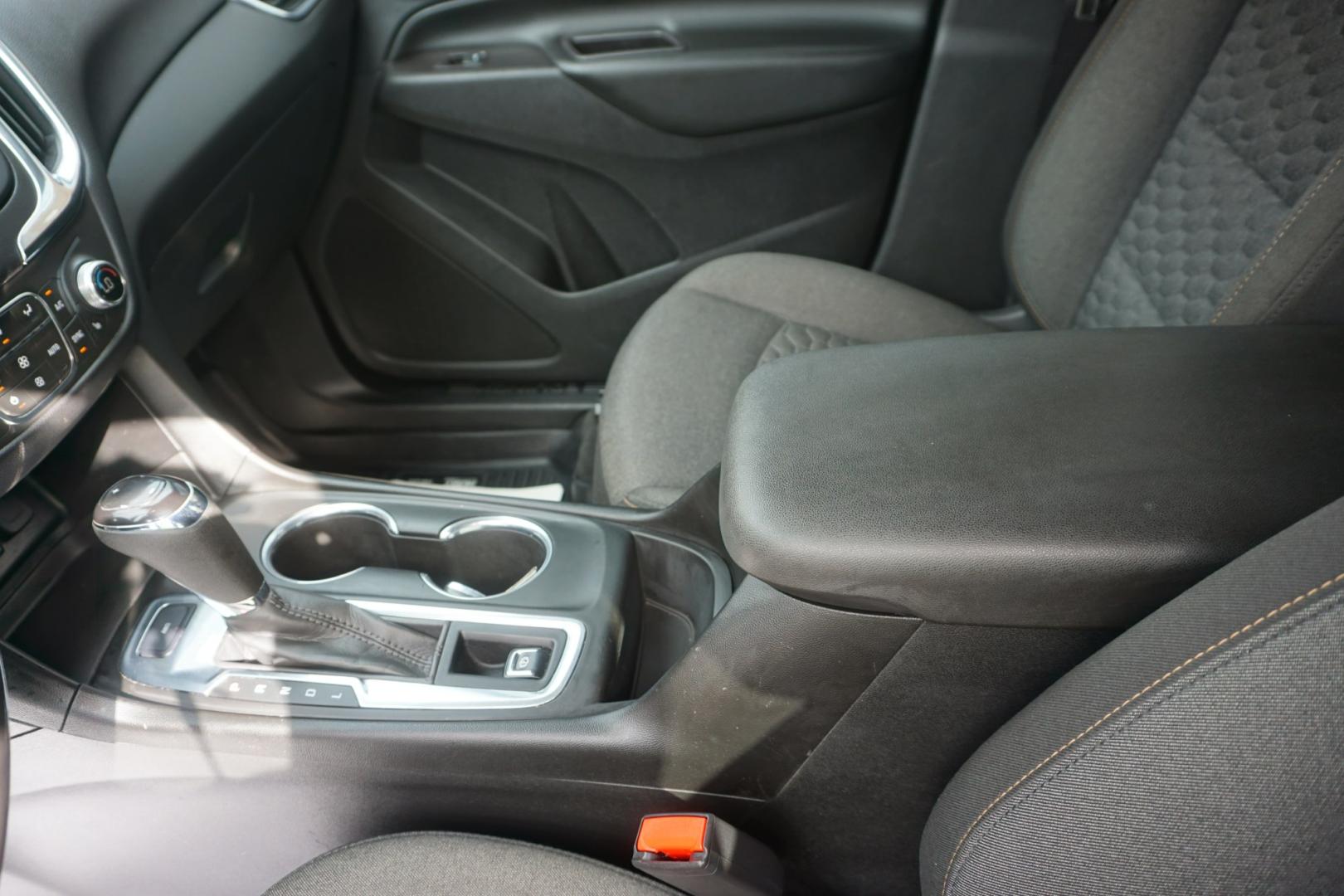 2020 WHITE /BLACK CHEVROLET EQUINOX LT (2GNAXUEV4L6) with an 1.5L I4 engine, AUTOMATIC transmission, located at 312 Centre Ave, Schuylkill Haven, PA, 17972, (570) 593-5278, 40.638130, -76.177383- Photo#21