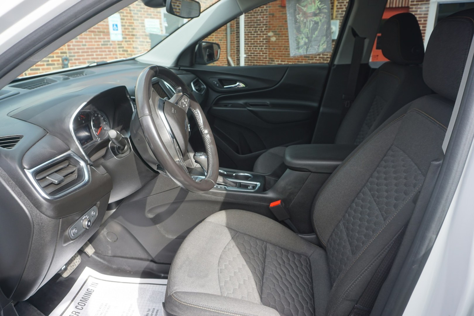 2020 WHITE /BLACK CHEVROLET EQUINOX LT (2GNAXUEV4L6) with an 1.5L I4 engine, AUTOMATIC transmission, located at 312 Centre Ave, Schuylkill Haven, PA, 17972, (570) 593-5278, 40.638130, -76.177383- Photo#22
