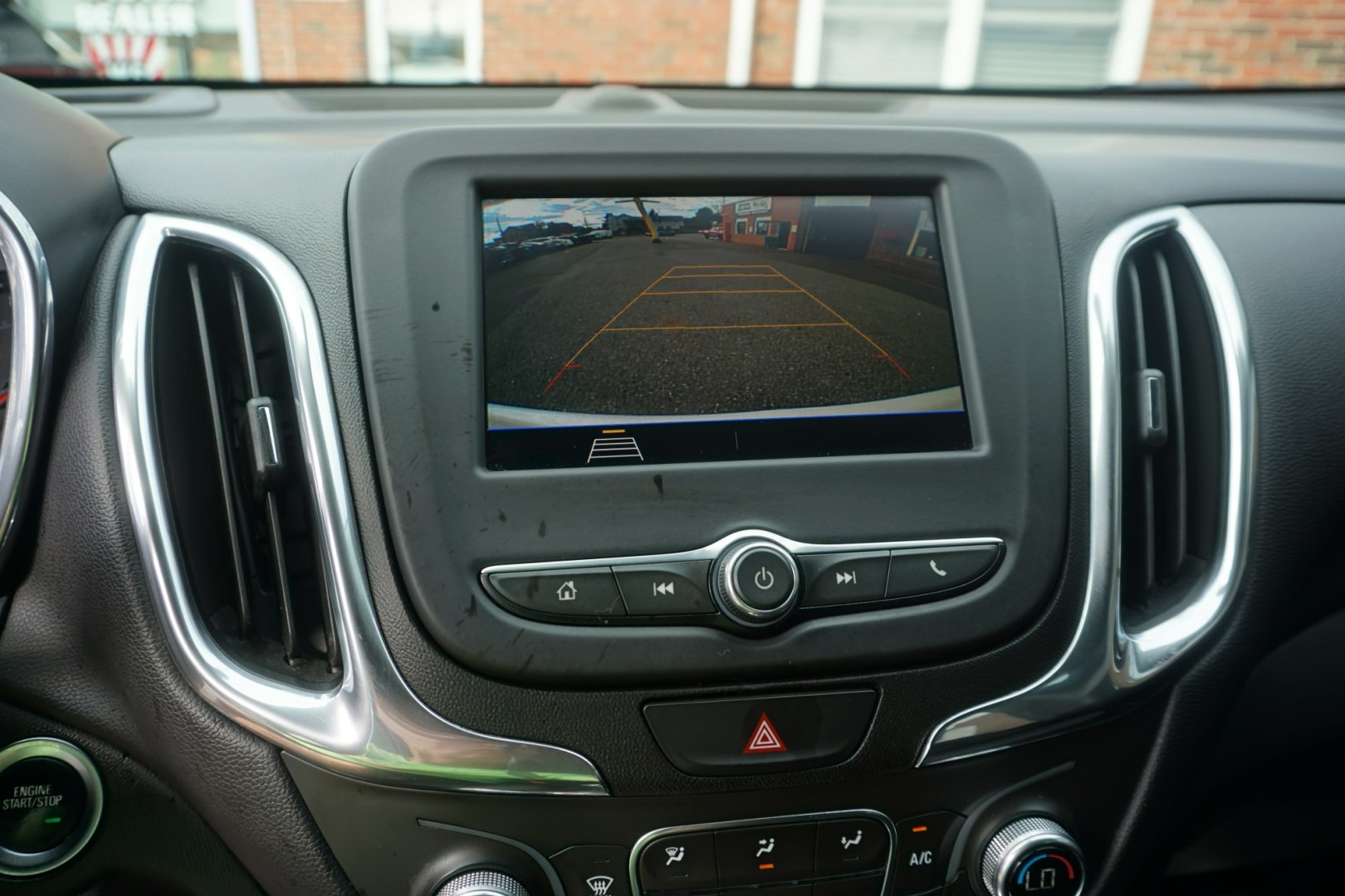 2020 WHITE /BLACK CHEVROLET EQUINOX LT (2GNAXUEV4L6) with an 1.5L I4 engine, AUTOMATIC transmission, located at 312 Centre Ave, Schuylkill Haven, PA, 17972, (570) 593-5278, 40.638130, -76.177383- Photo#24
