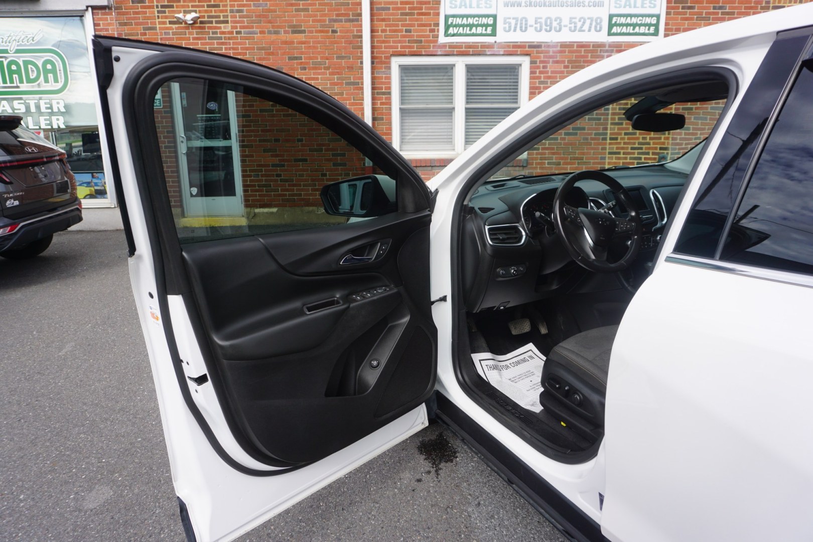2020 WHITE /BLACK CHEVROLET EQUINOX LT (2GNAXUEV4L6) with an 1.5L I4 engine, AUTOMATIC transmission, located at 312 Centre Ave, Schuylkill Haven, PA, 17972, (570) 593-5278, 40.638130, -76.177383- Photo#25