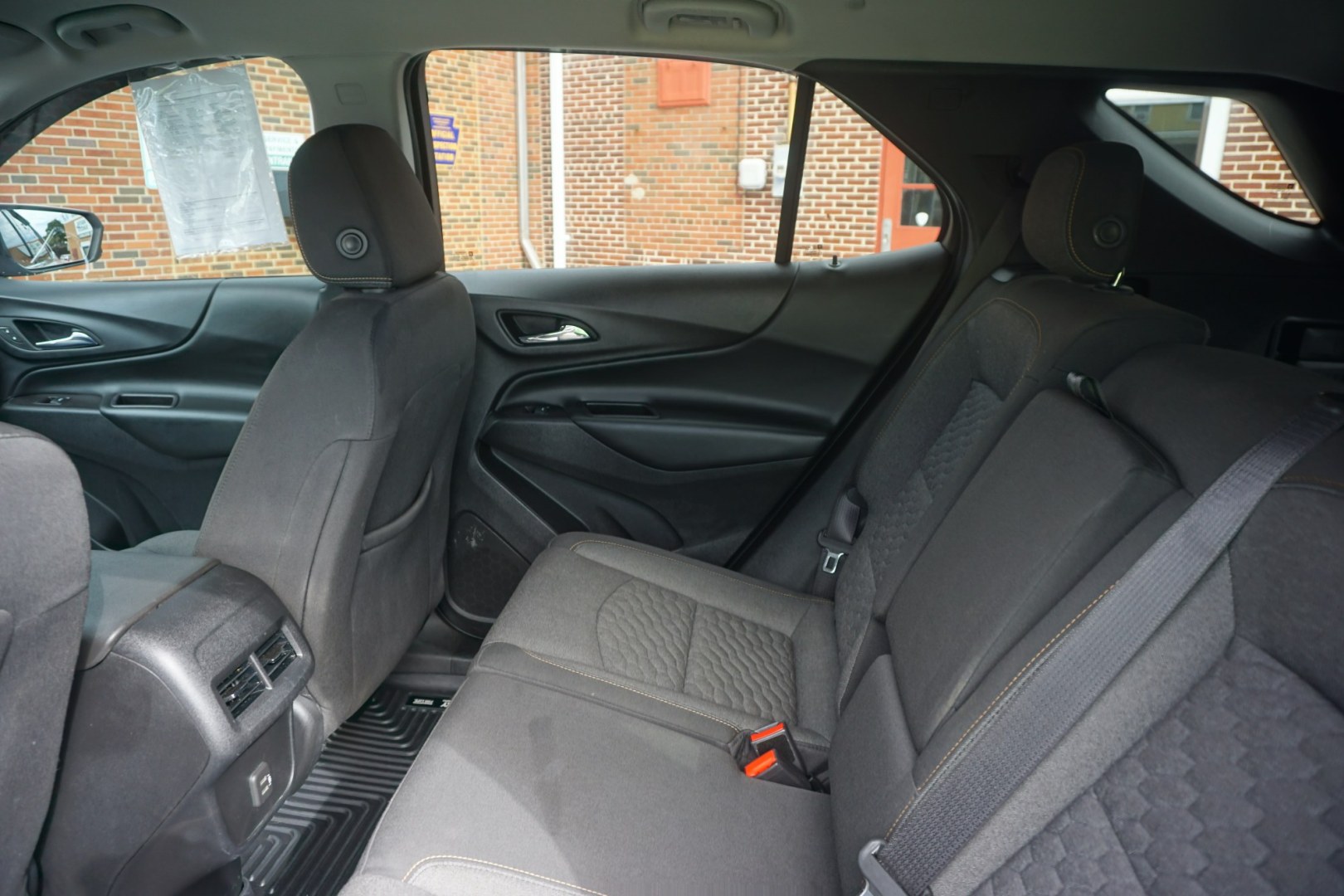 2020 WHITE /BLACK CHEVROLET EQUINOX LT (2GNAXUEV4L6) with an 1.5L I4 engine, AUTOMATIC transmission, located at 312 Centre Ave, Schuylkill Haven, PA, 17972, (570) 593-5278, 40.638130, -76.177383- Photo#28