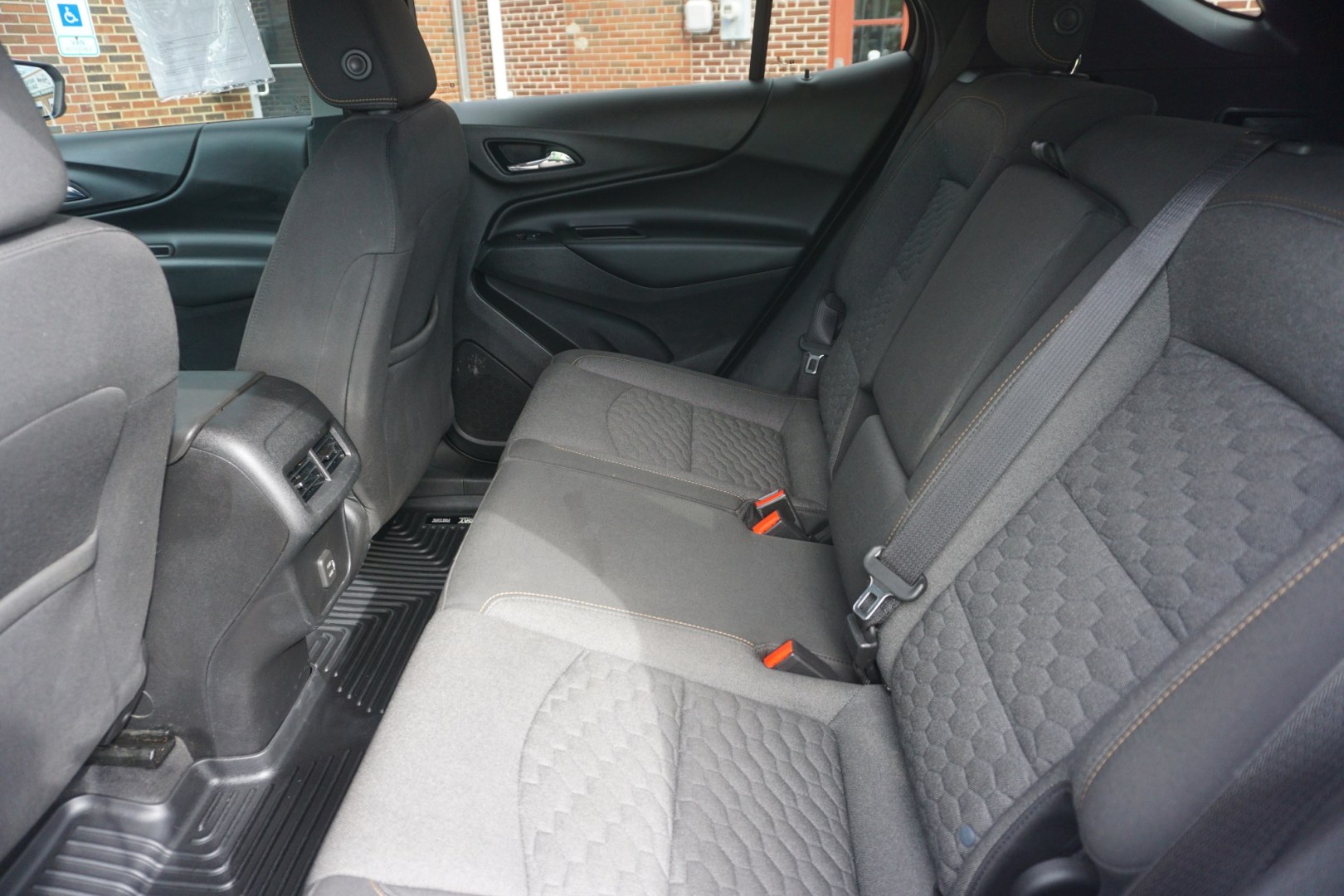 2020 WHITE /BLACK CHEVROLET EQUINOX LT (2GNAXUEV4L6) with an 1.5L I4 engine, AUTOMATIC transmission, located at 312 Centre Ave, Schuylkill Haven, PA, 17972, (570) 593-5278, 40.638130, -76.177383- Photo#30