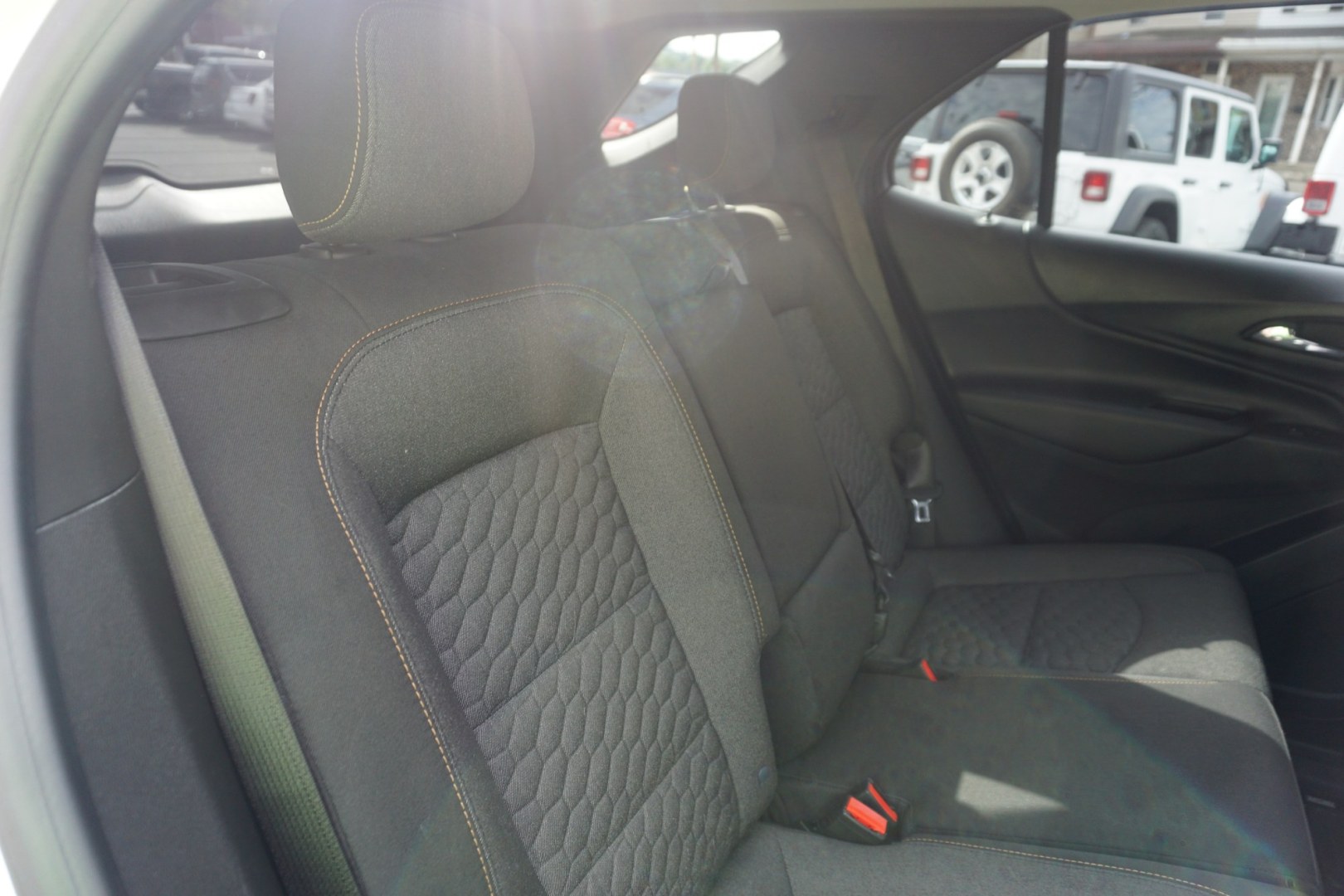 2020 WHITE /BLACK CHEVROLET EQUINOX LT (2GNAXUEV4L6) with an 1.5L I4 engine, AUTOMATIC transmission, located at 312 Centre Ave, Schuylkill Haven, PA, 17972, (570) 593-5278, 40.638130, -76.177383- Photo#34