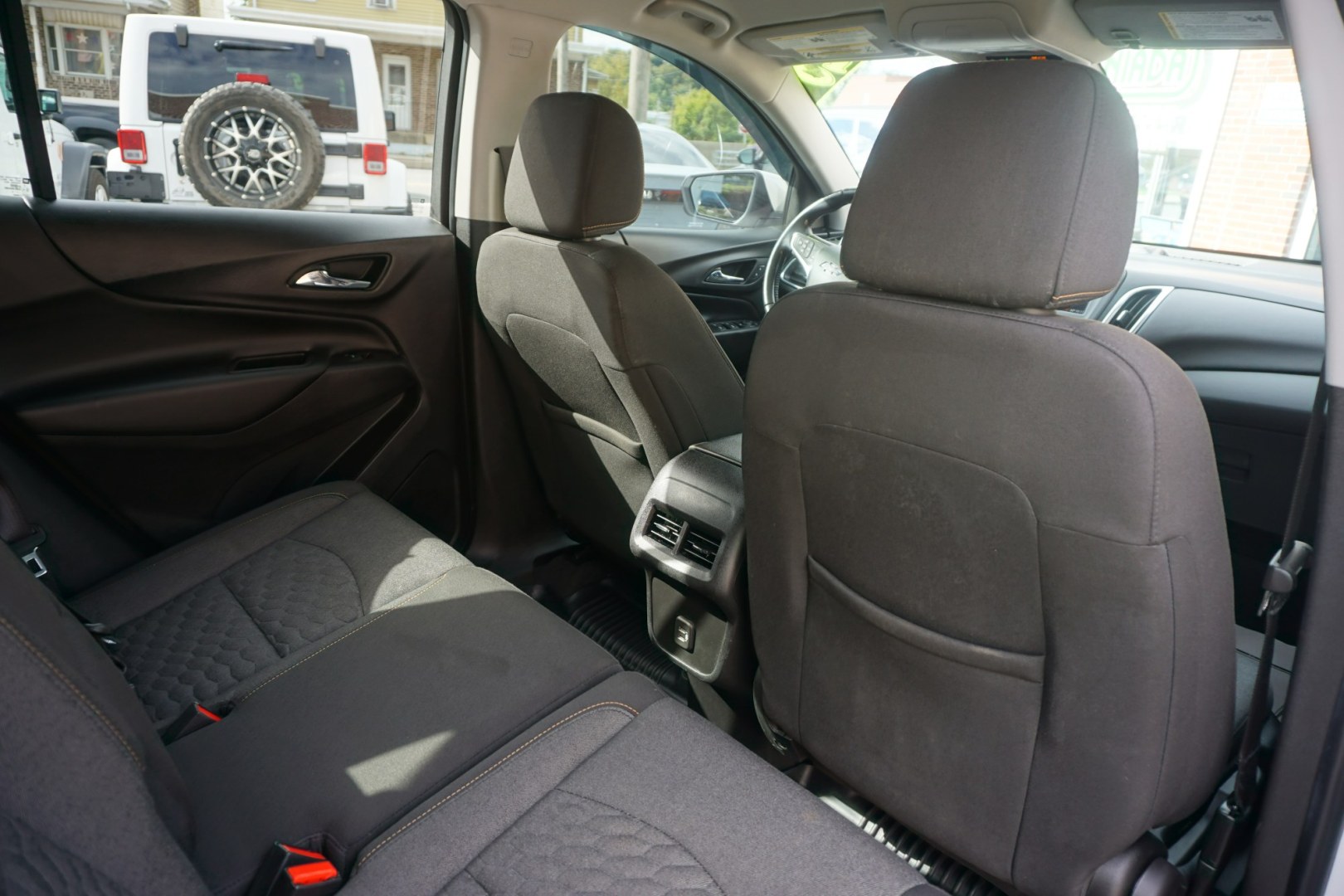 2020 WHITE /BLACK CHEVROLET EQUINOX LT (2GNAXUEV4L6) with an 1.5L I4 engine, AUTOMATIC transmission, located at 312 Centre Ave, Schuylkill Haven, PA, 17972, (570) 593-5278, 40.638130, -76.177383- Photo#36