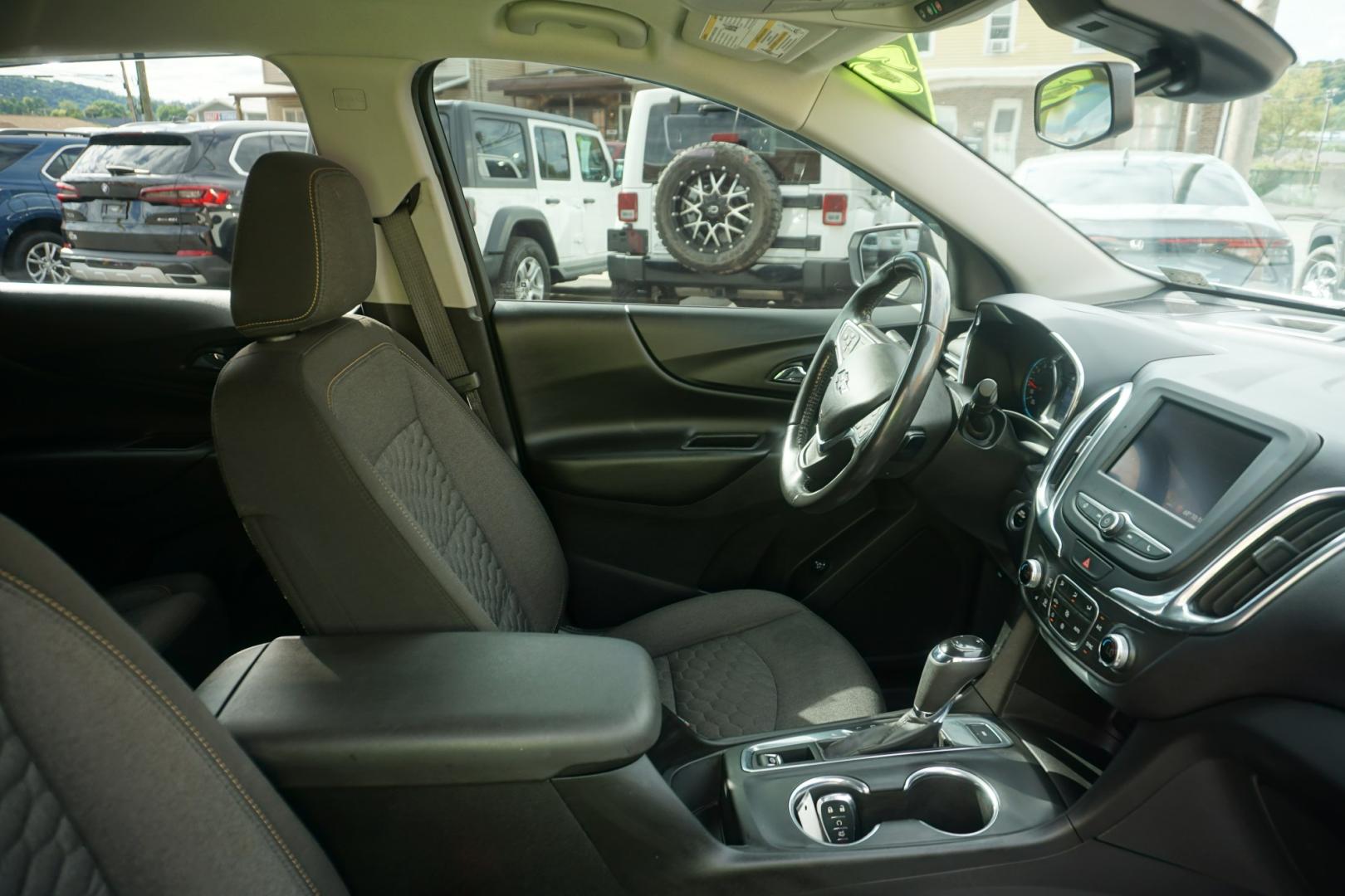 2020 WHITE /BLACK CHEVROLET EQUINOX LT (2GNAXUEV4L6) with an 1.5L I4 engine, AUTOMATIC transmission, located at 312 Centre Ave, Schuylkill Haven, PA, 17972, (570) 593-5278, 40.638130, -76.177383- Photo#39