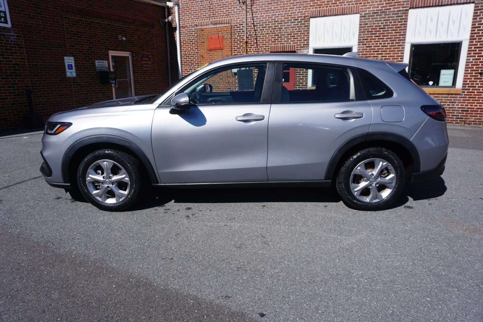 2024 SILVER /GRAY HONDA HR-V LX (3CZRZ2H33RM) with an 2L I4 engine, CVT transmission, located at 312 Centre Ave, Schuylkill Haven, PA, 17972, (570) 593-5278, 40.638130, -76.177383- Photo#1