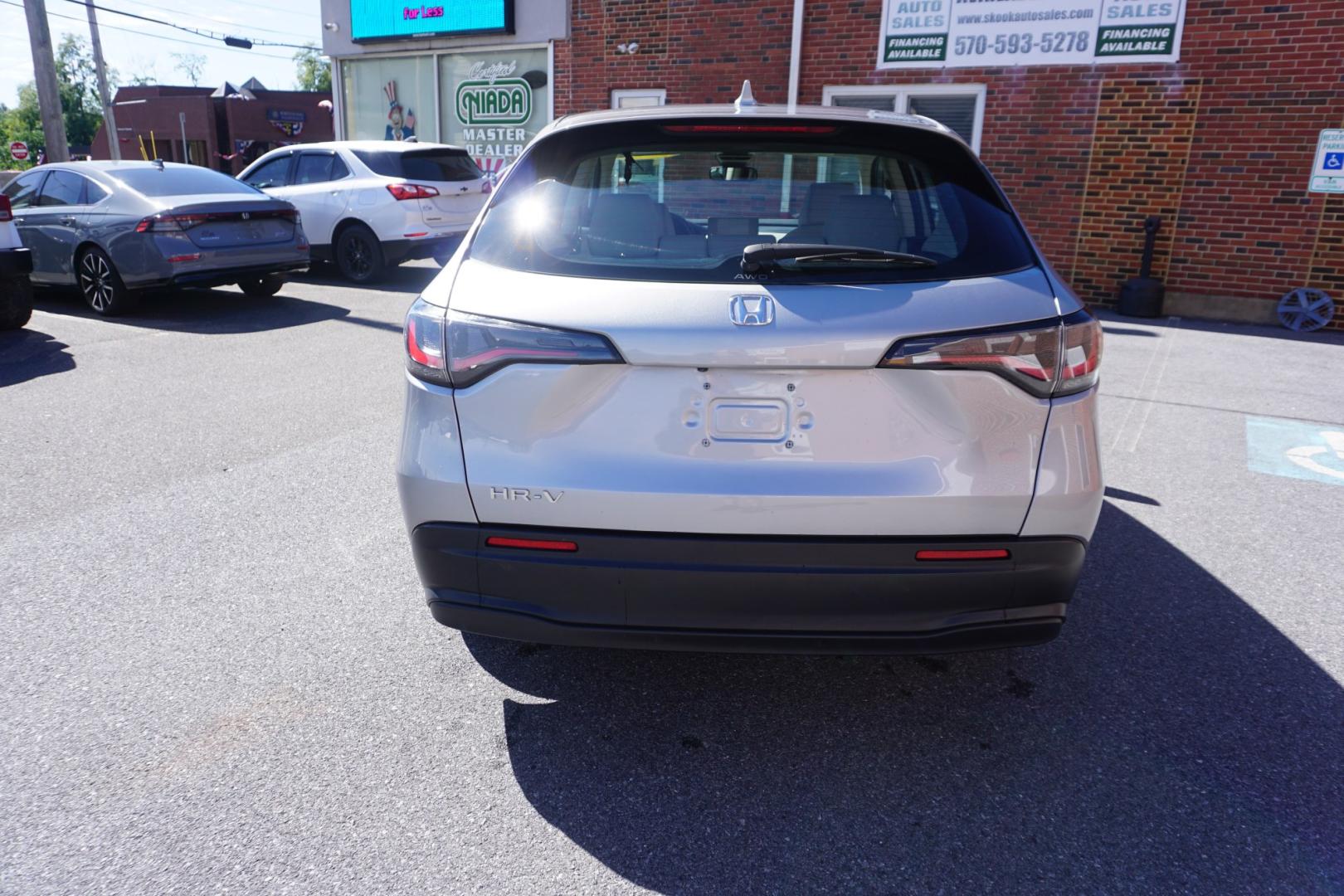 2024 SILVER /GRAY HONDA HR-V LX (3CZRZ2H33RM) with an 2L I4 engine, CVT transmission, located at 312 Centre Ave, Schuylkill Haven, PA, 17972, (570) 593-5278, 40.638130, -76.177383- Photo#9