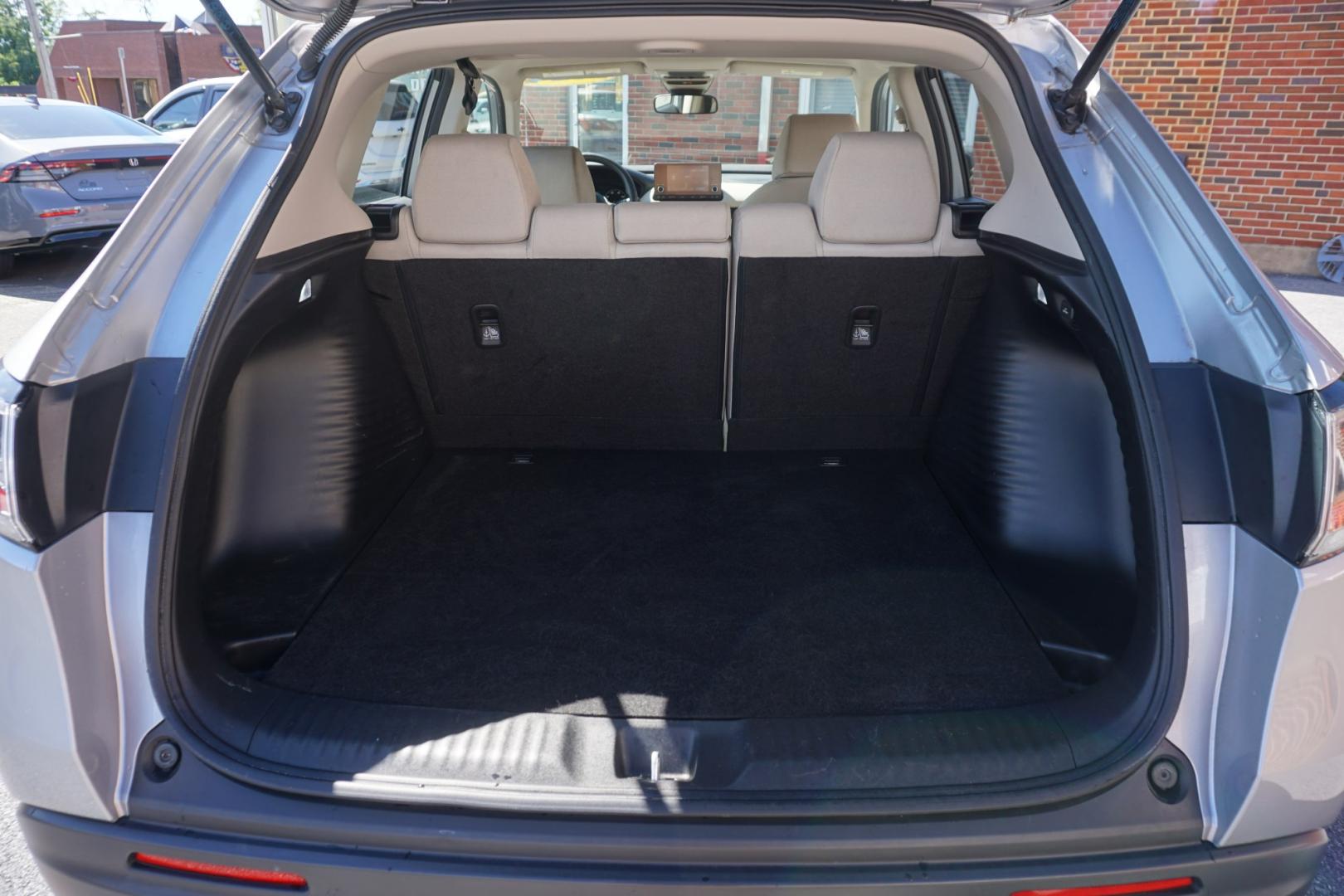 2024 SILVER /GRAY HONDA HR-V LX (3CZRZ2H33RM) with an 2L I4 engine, CVT transmission, located at 312 Centre Ave, Schuylkill Haven, PA, 17972, (570) 593-5278, 40.638130, -76.177383- Photo#32