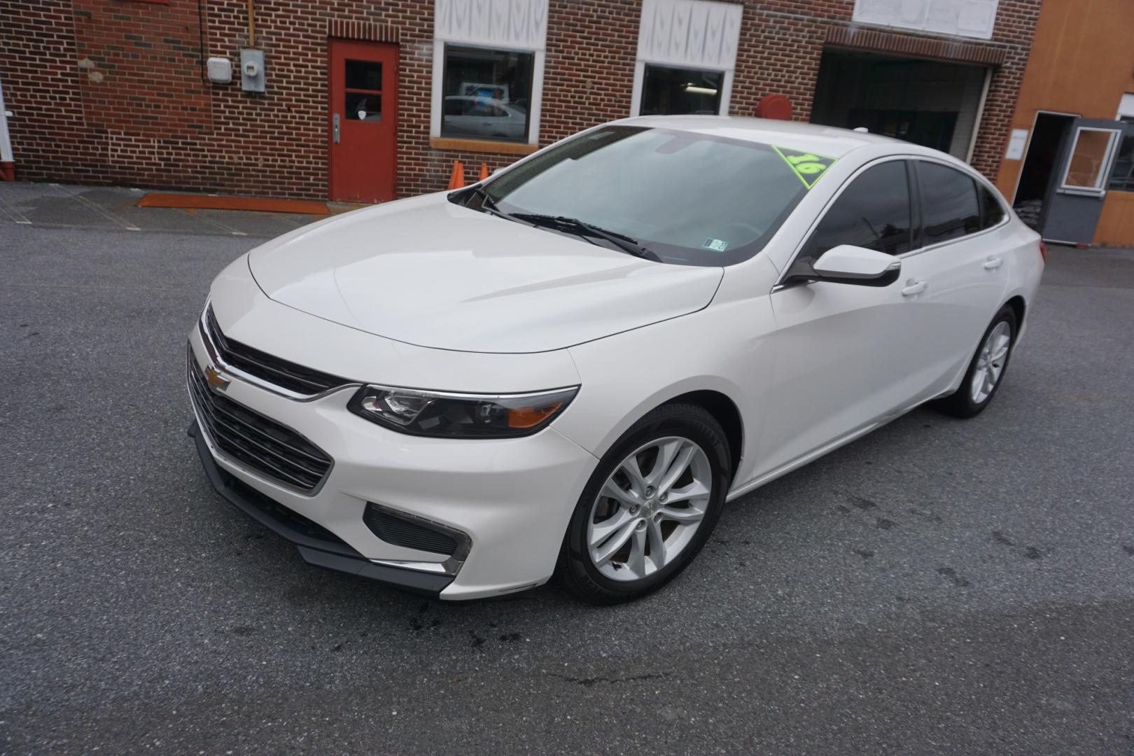 2016 WHITE /BLACK CHEVROLET MALIBU L (1G1ZE5ST2GF) with an 1.5L I4 engine, AUTOMATIC transmission, located at 312 Centre Ave, Schuylkill Haven, PA, 17972, (570) 593-5278, 40.638130, -76.177383- Photo#3